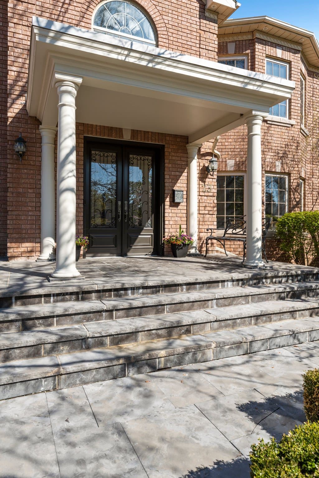 23 Falkland Pl Richmond Hill, ON L4C 9P3
