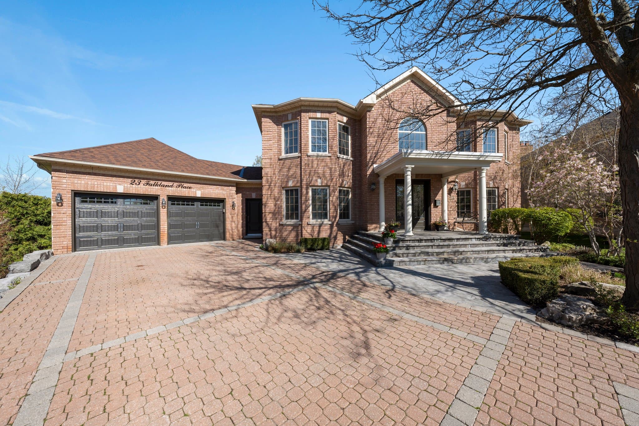 23 Falkland Pl Richmond Hill, ON L4C 9P3