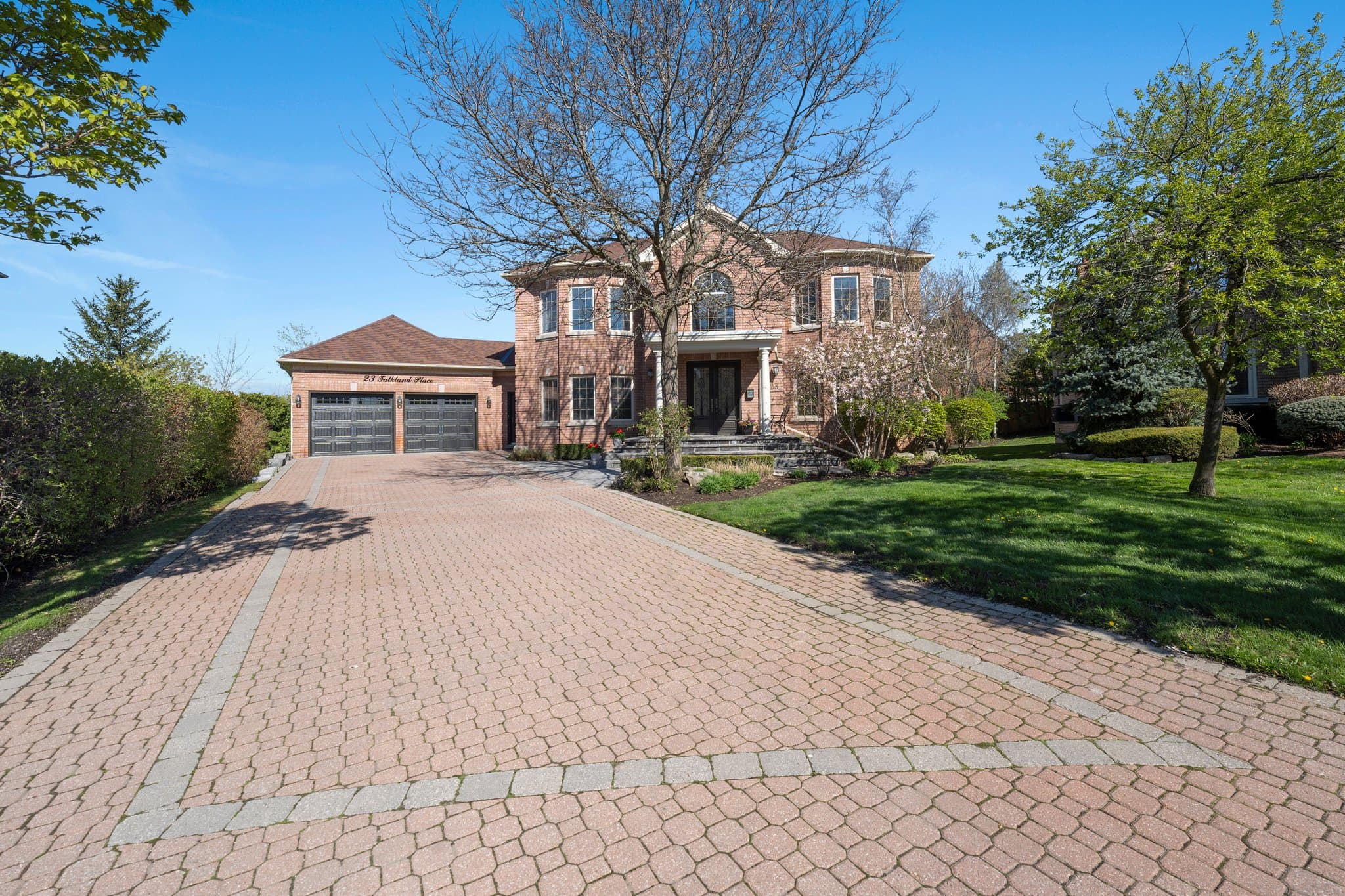 23 Falkland Pl Richmond Hill, ON L4C 9P3