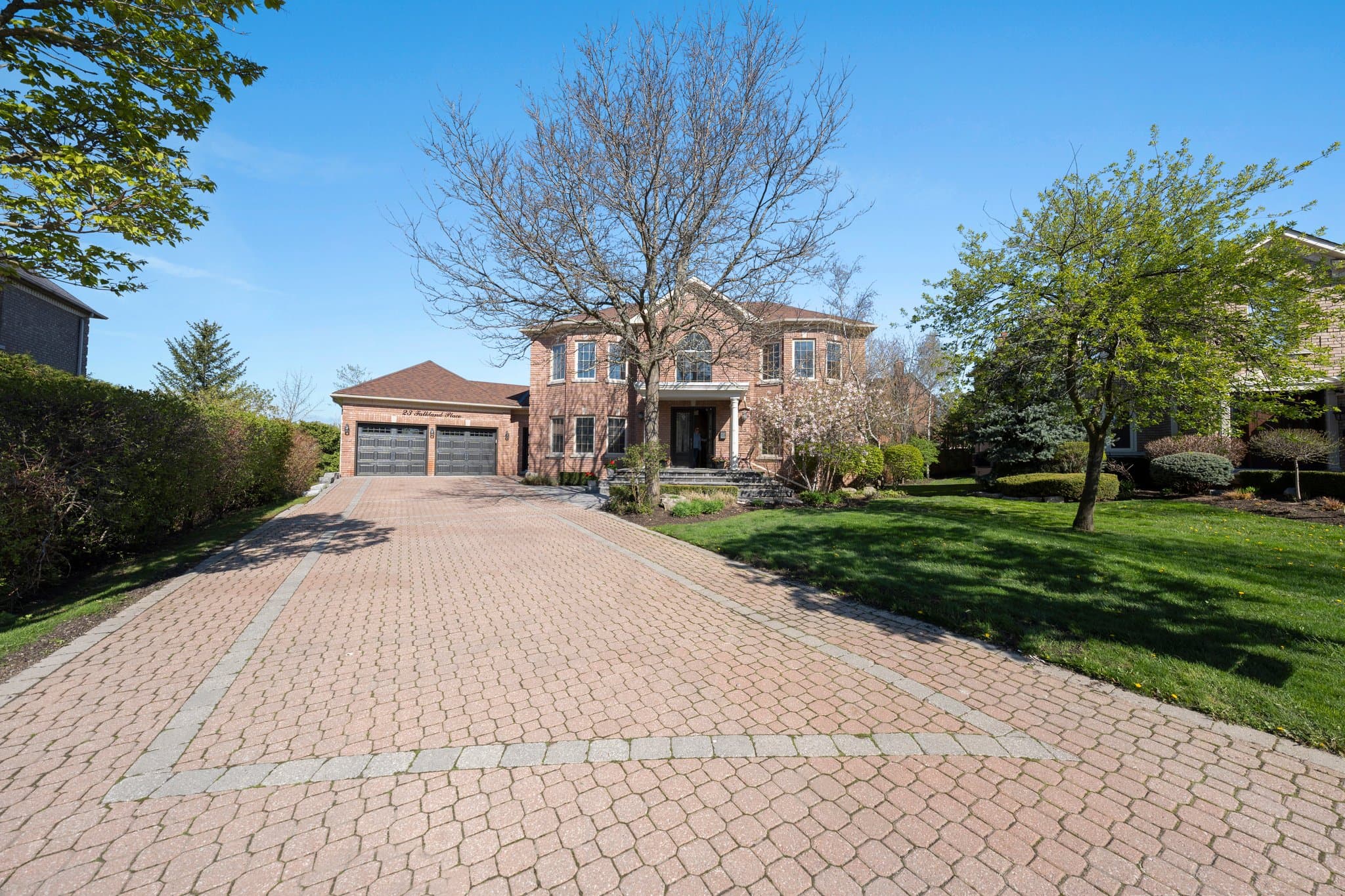 23 Falkland Pl Richmond Hill, ON L4C 9P3