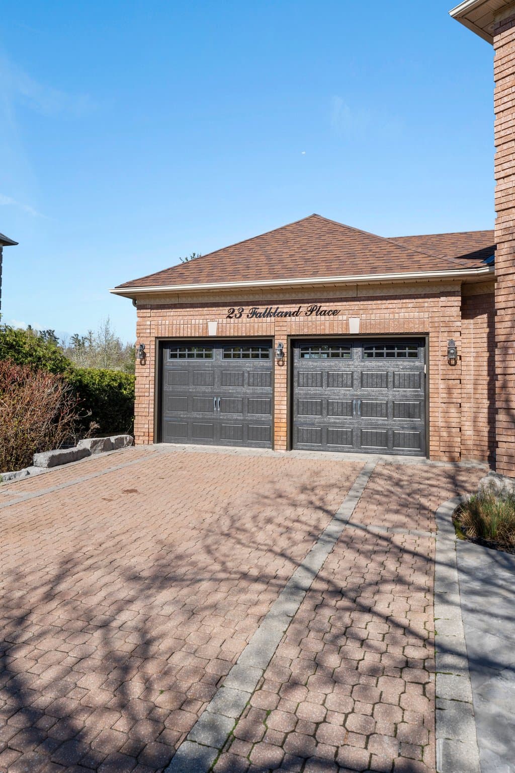 23 Falkland Pl Richmond Hill, ON L4C 9P3