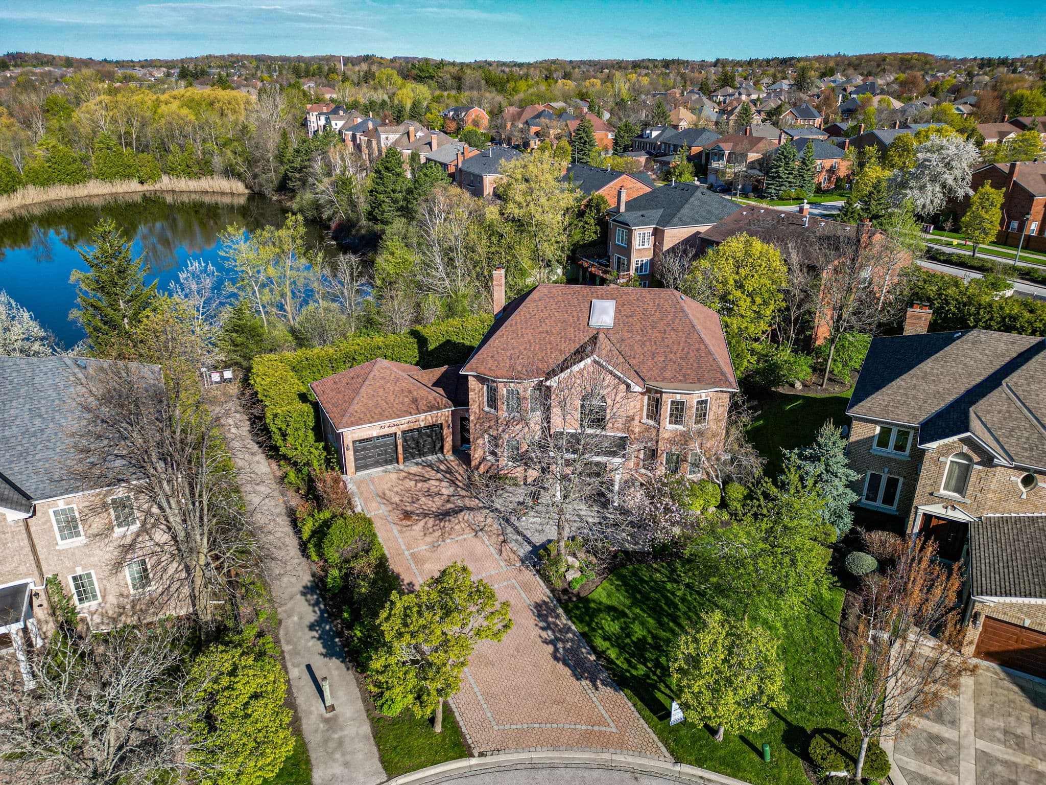 23 Falkland Pl Richmond Hill, ON L4C 9P3
