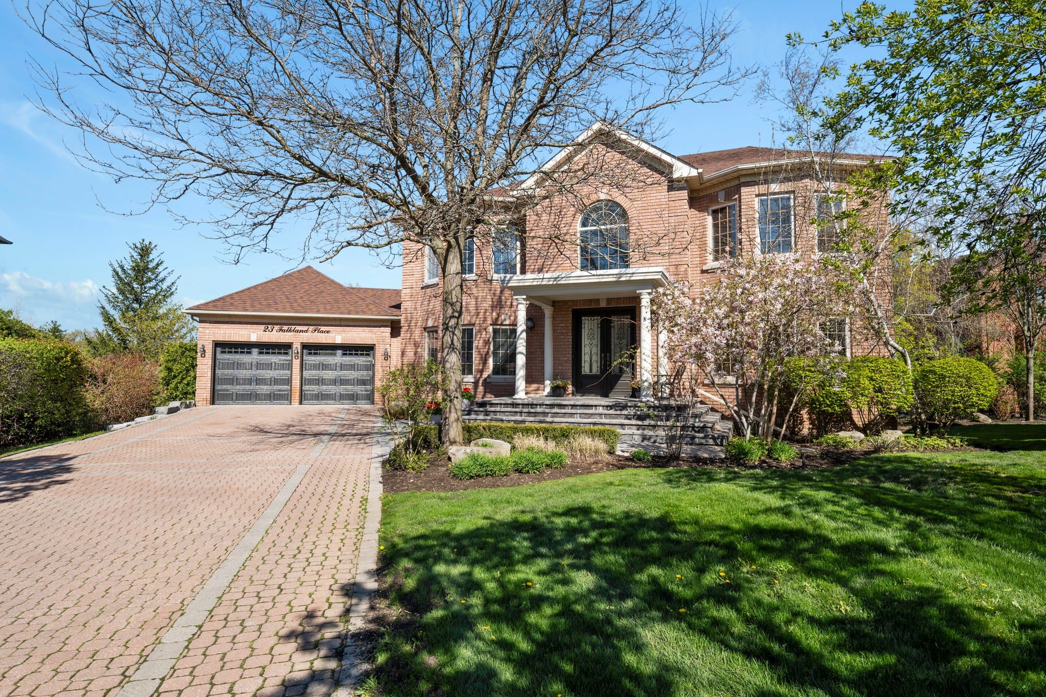 23 Falkland Pl Richmond Hill, ON L4C 9P3