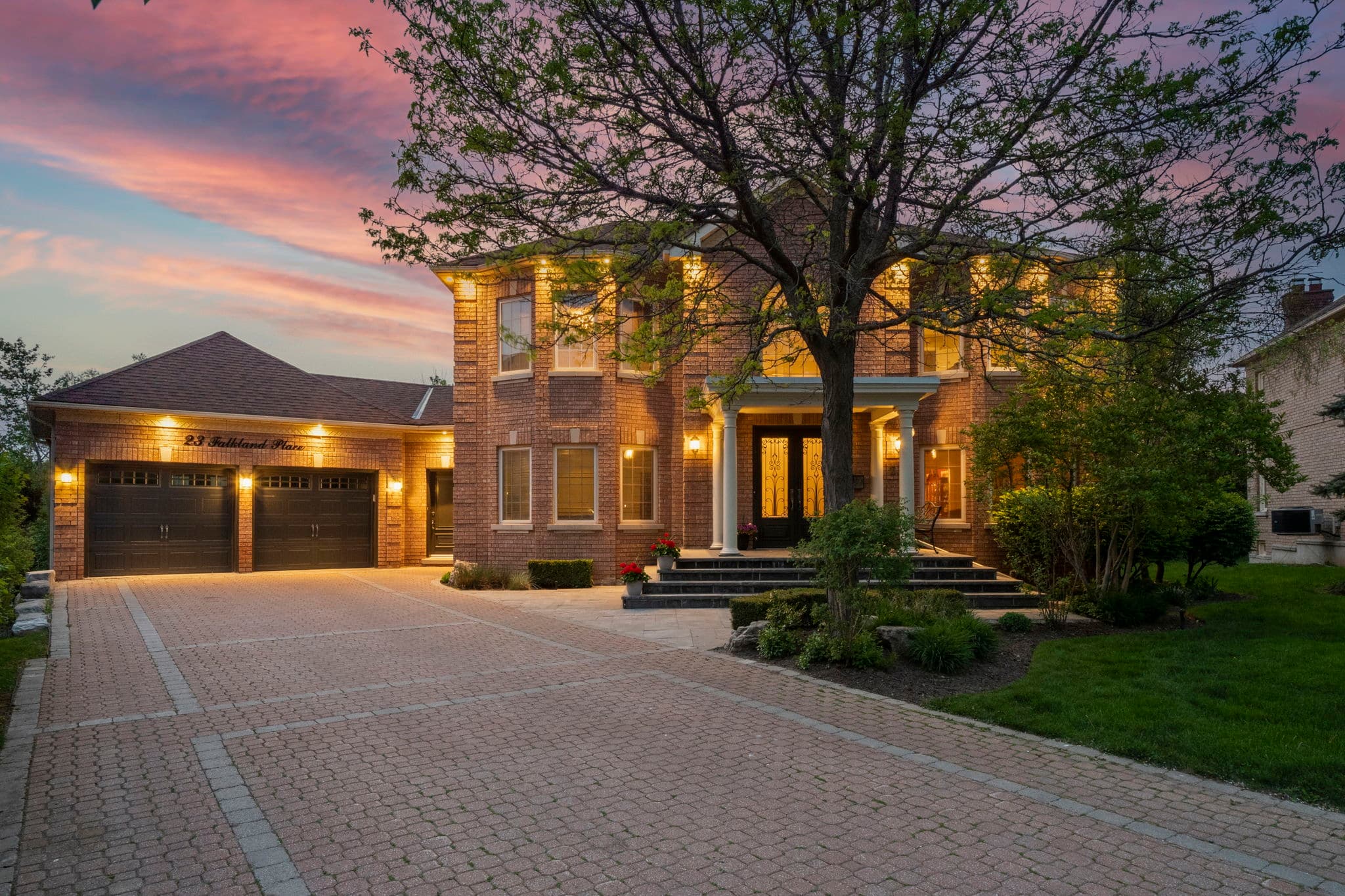 23 Falkland Pl Richmond Hill, ON L4C 9P3