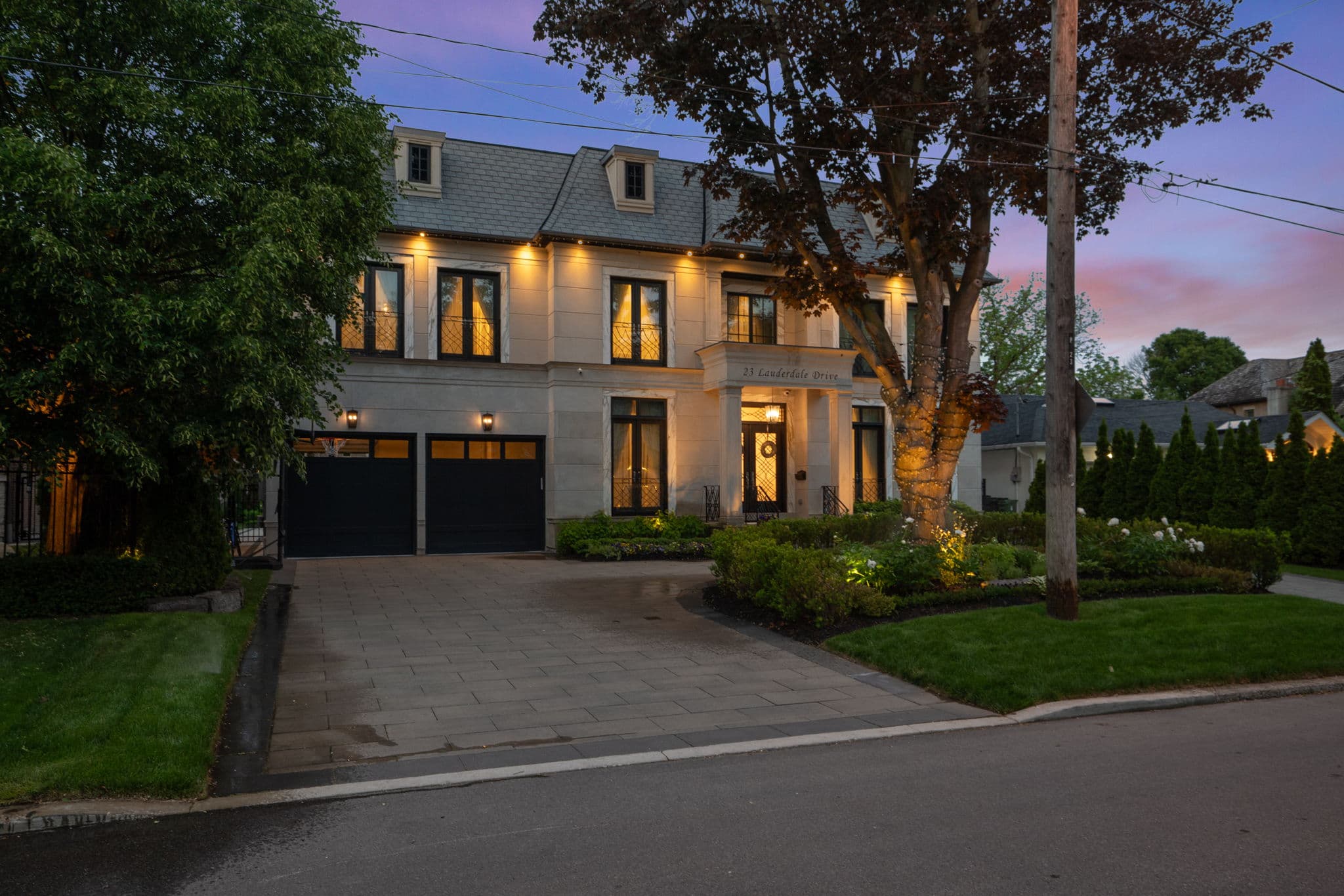 23 Lauderdale Dr Toronto, ON M2L 2A8