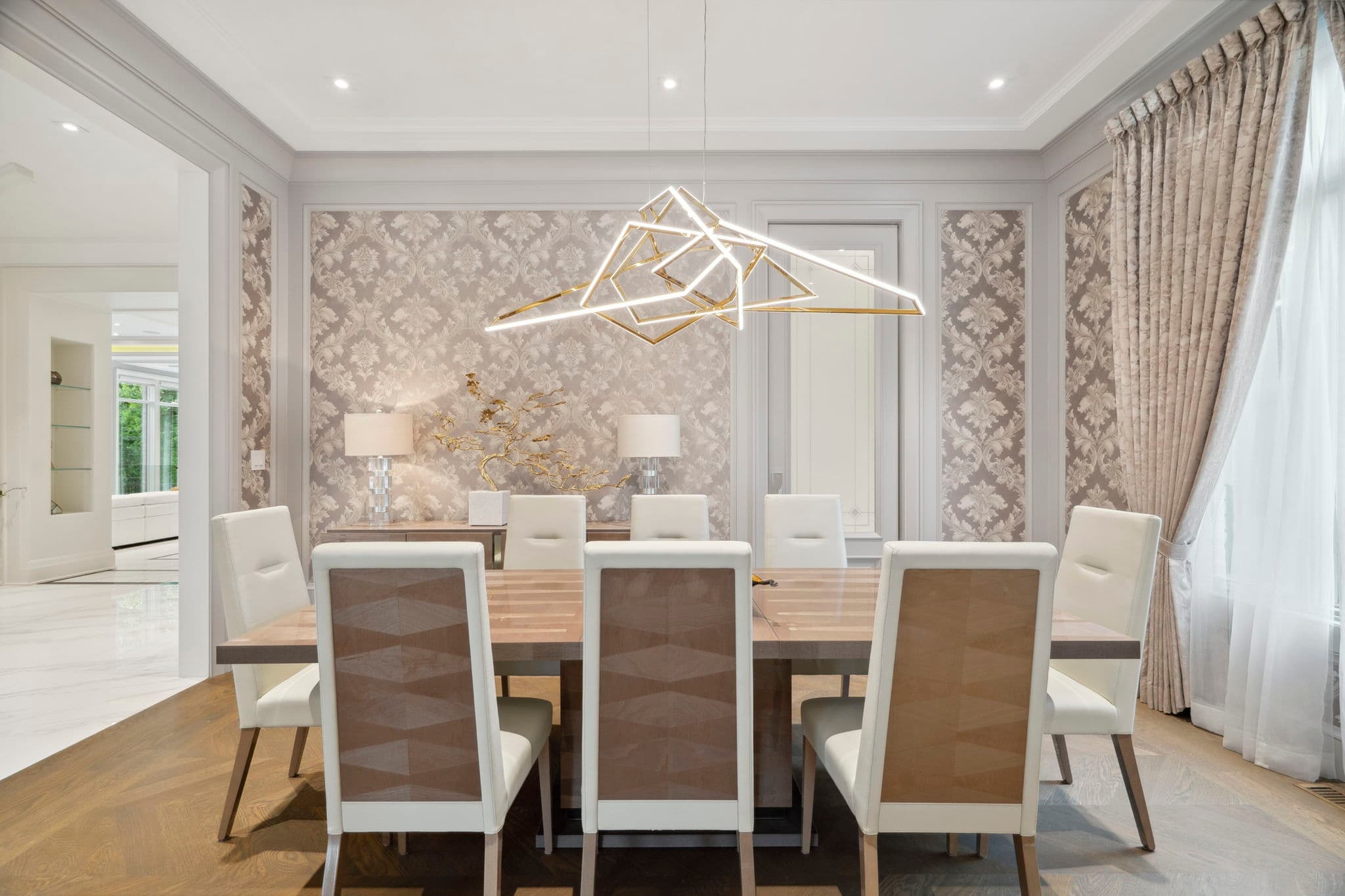 23 Lauderdale Dr Toronto, ON M2L 2A8