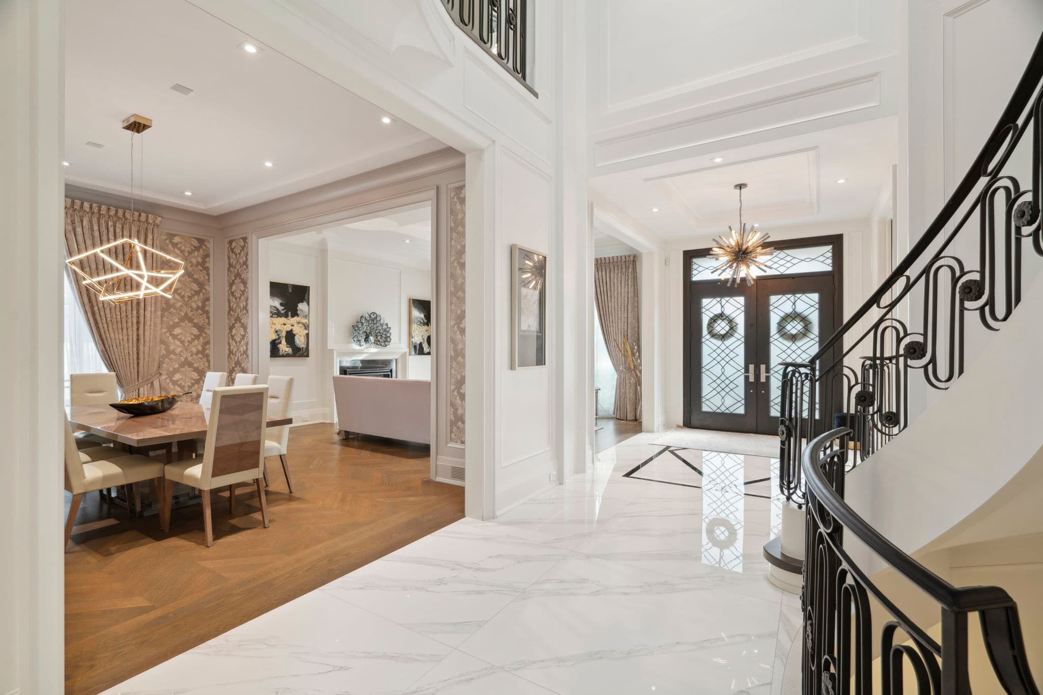 23 Lauderdale Dr Toronto, ON M2L 2A8