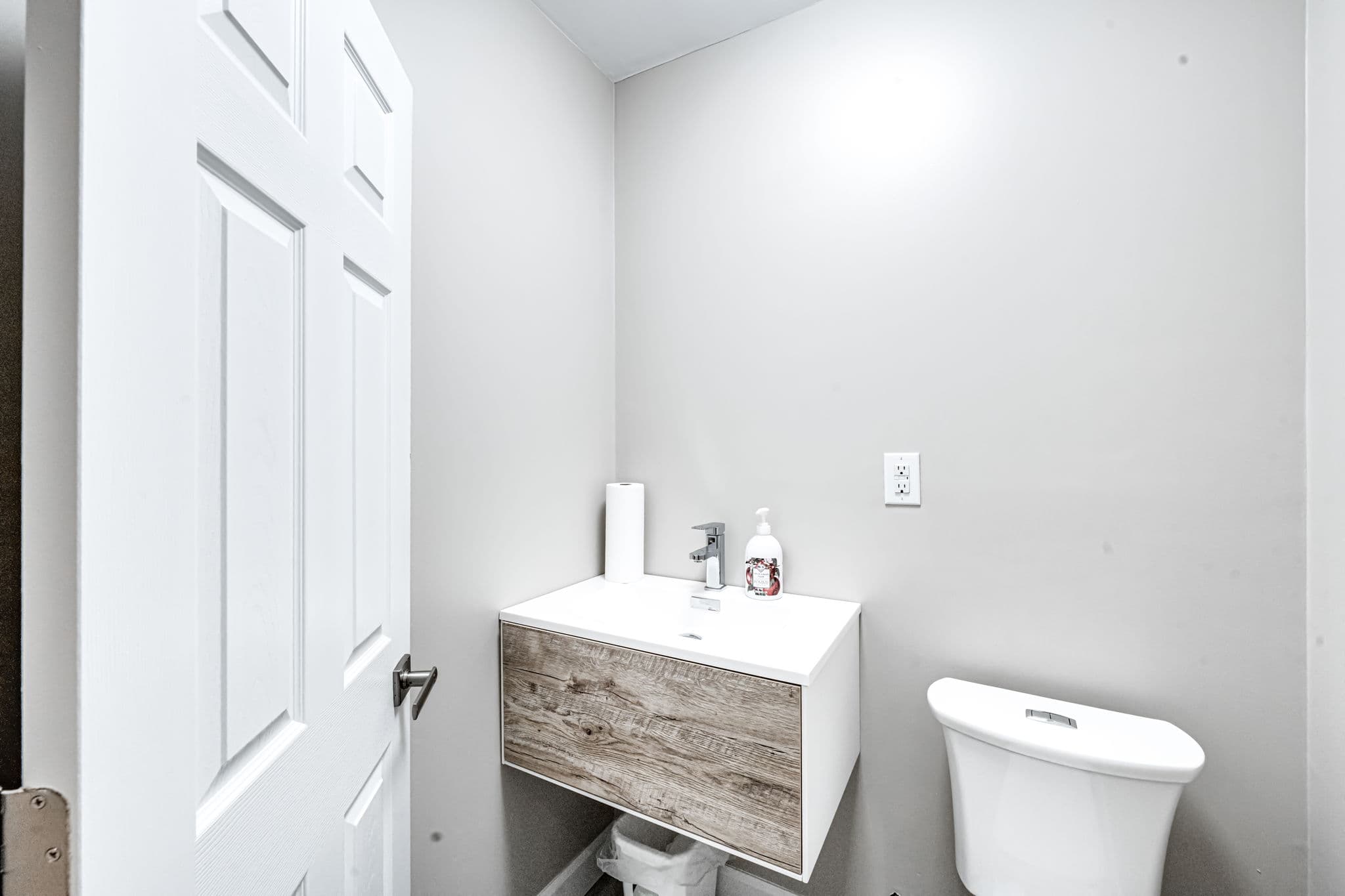 23 McCleary Ct 4 Vaughan, ON L4K 4L4