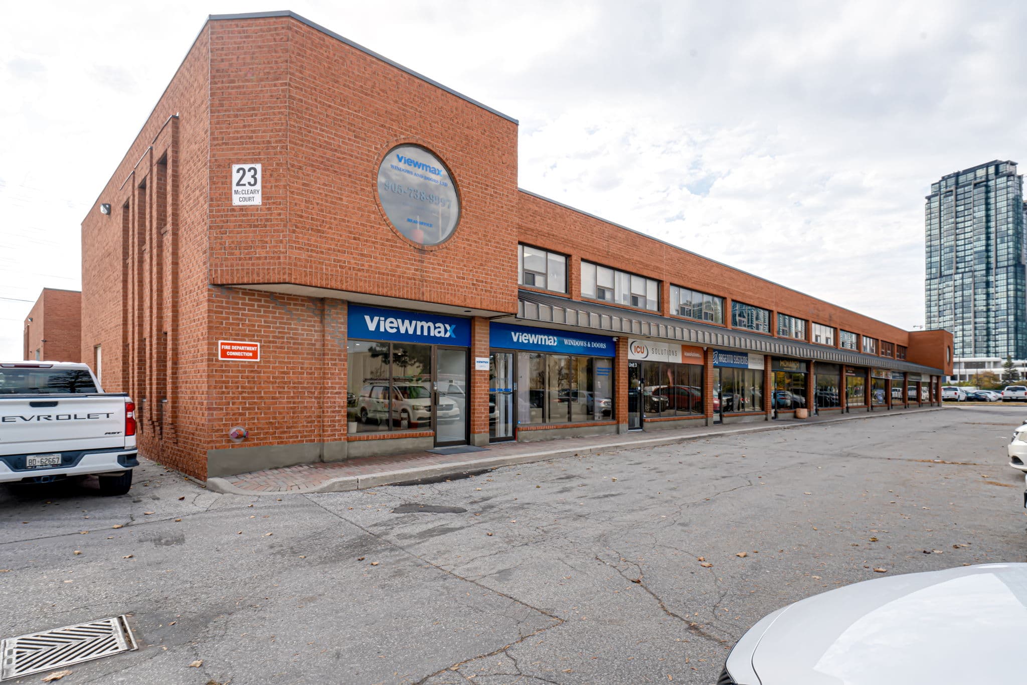 23 McCleary Ct 4 Vaughan, ON L4K 4L4