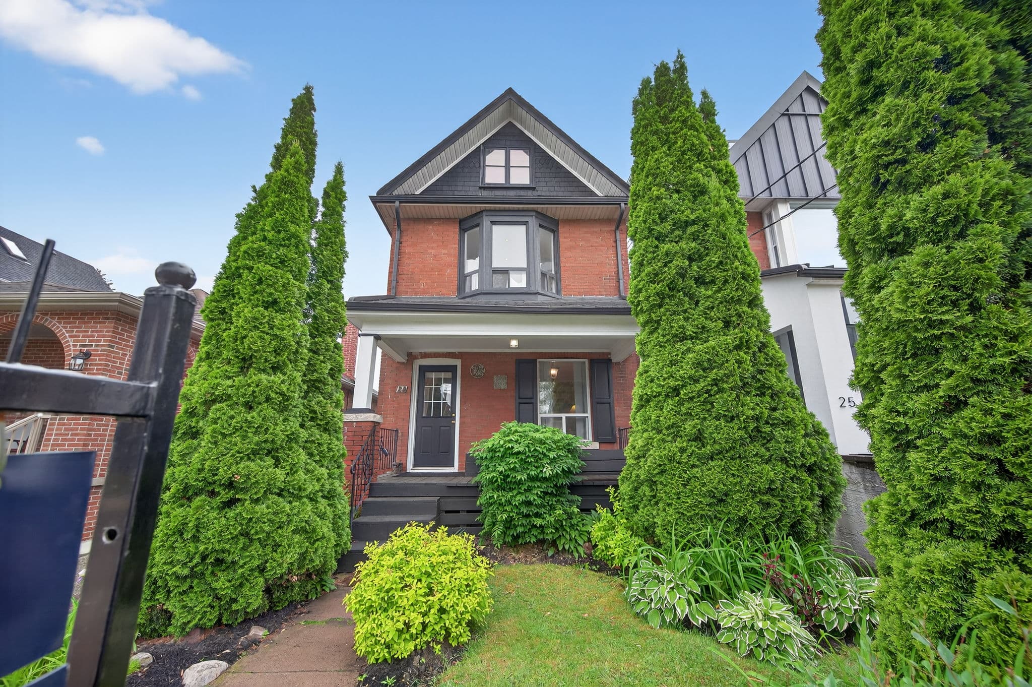 23 Morland Rd Toronto, ON M6S 2M7