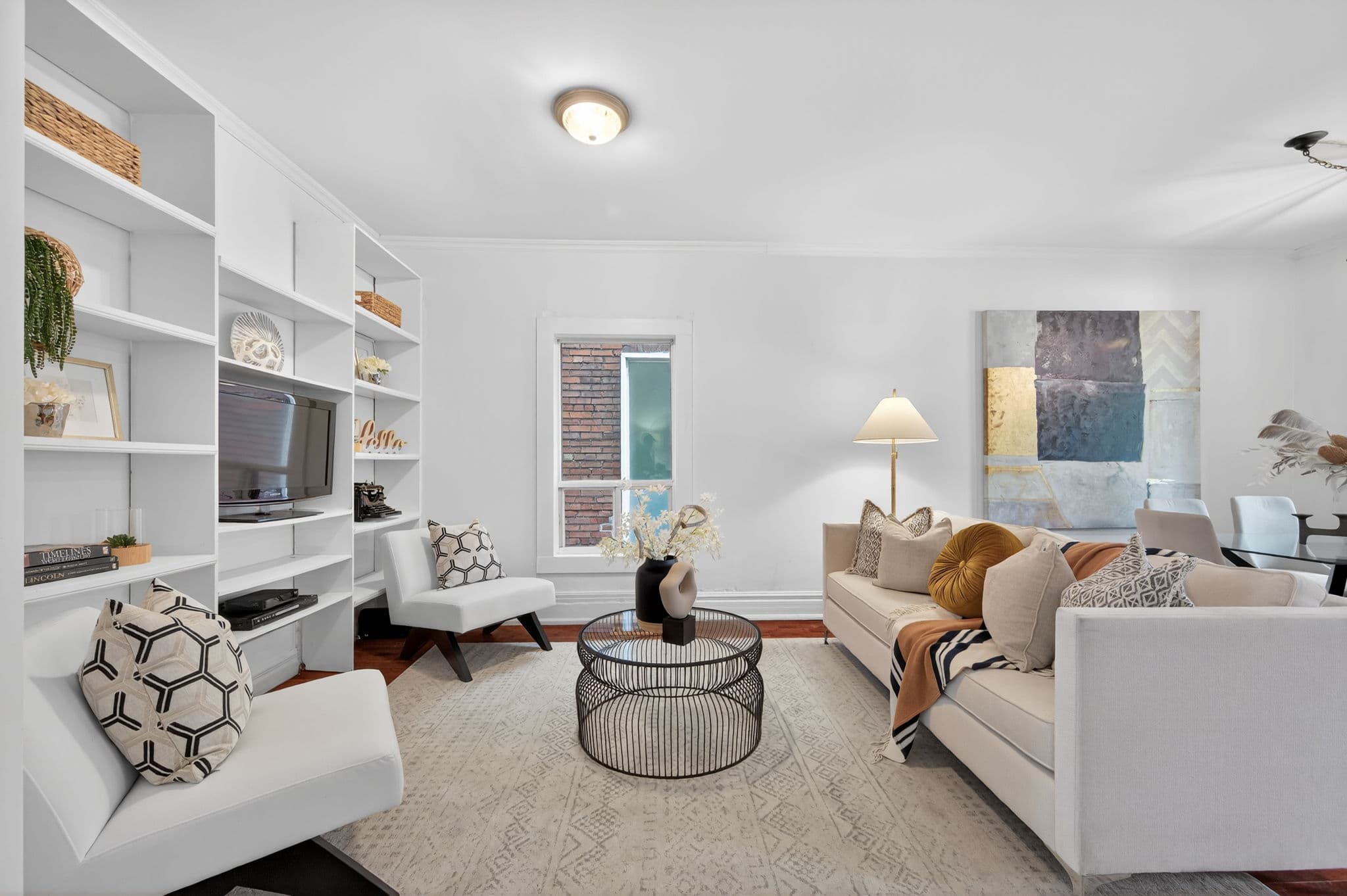 23 Morland Rd Toronto, ON M6S 2M7