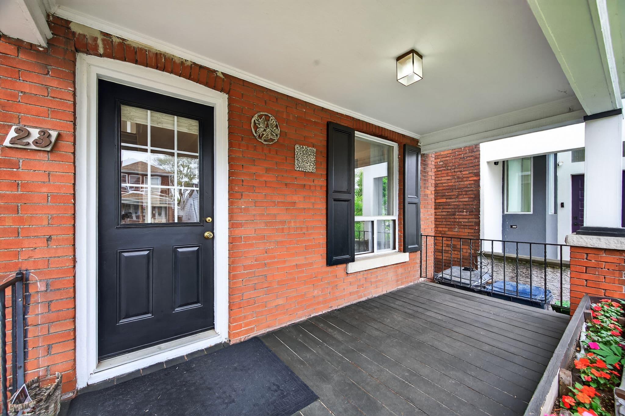 23 Morland Rd Toronto, ON M6S 2M7