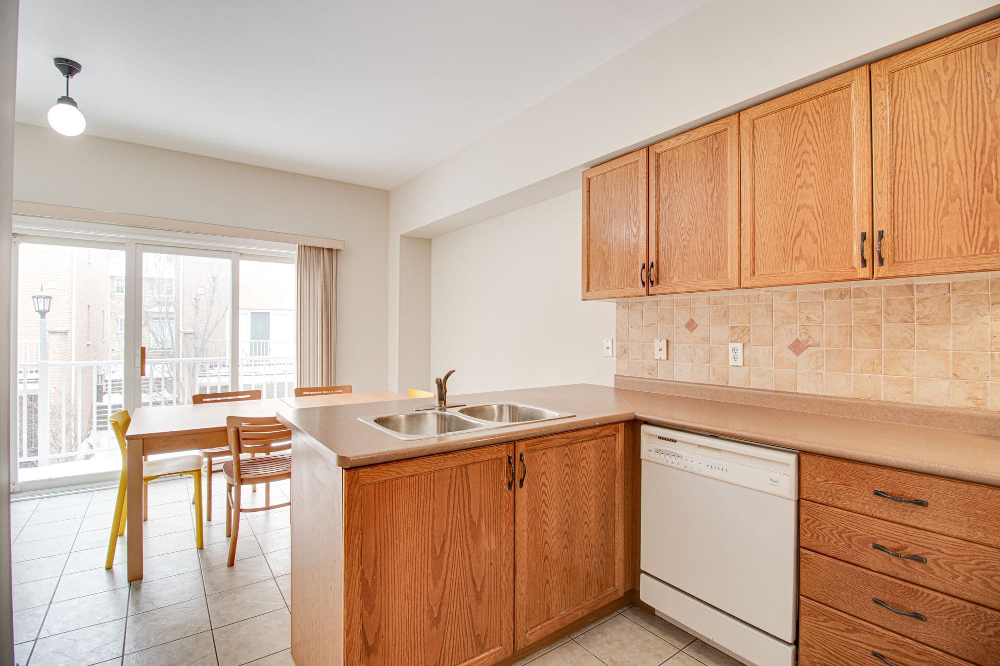 23 Observatory Ln Unit 256 Richmond Hill, ON L4C 0M7