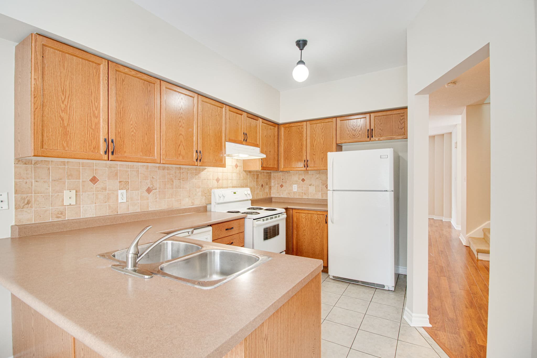 23 Observatory Ln Unit 256 Richmond Hill, ON L4C 0M7