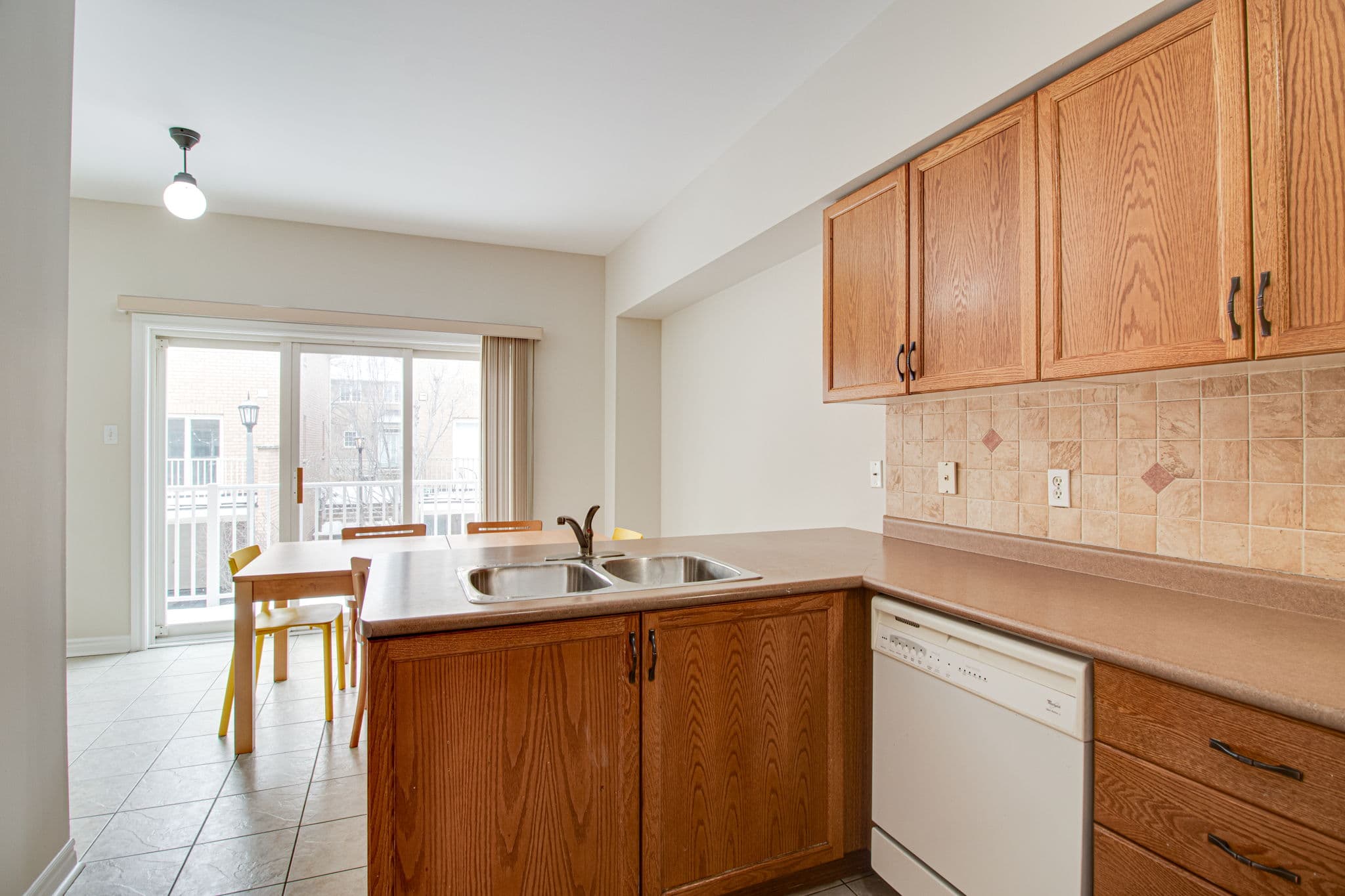 23 Observatory Ln Unit 256 Richmond Hill, ON L4C 0M7