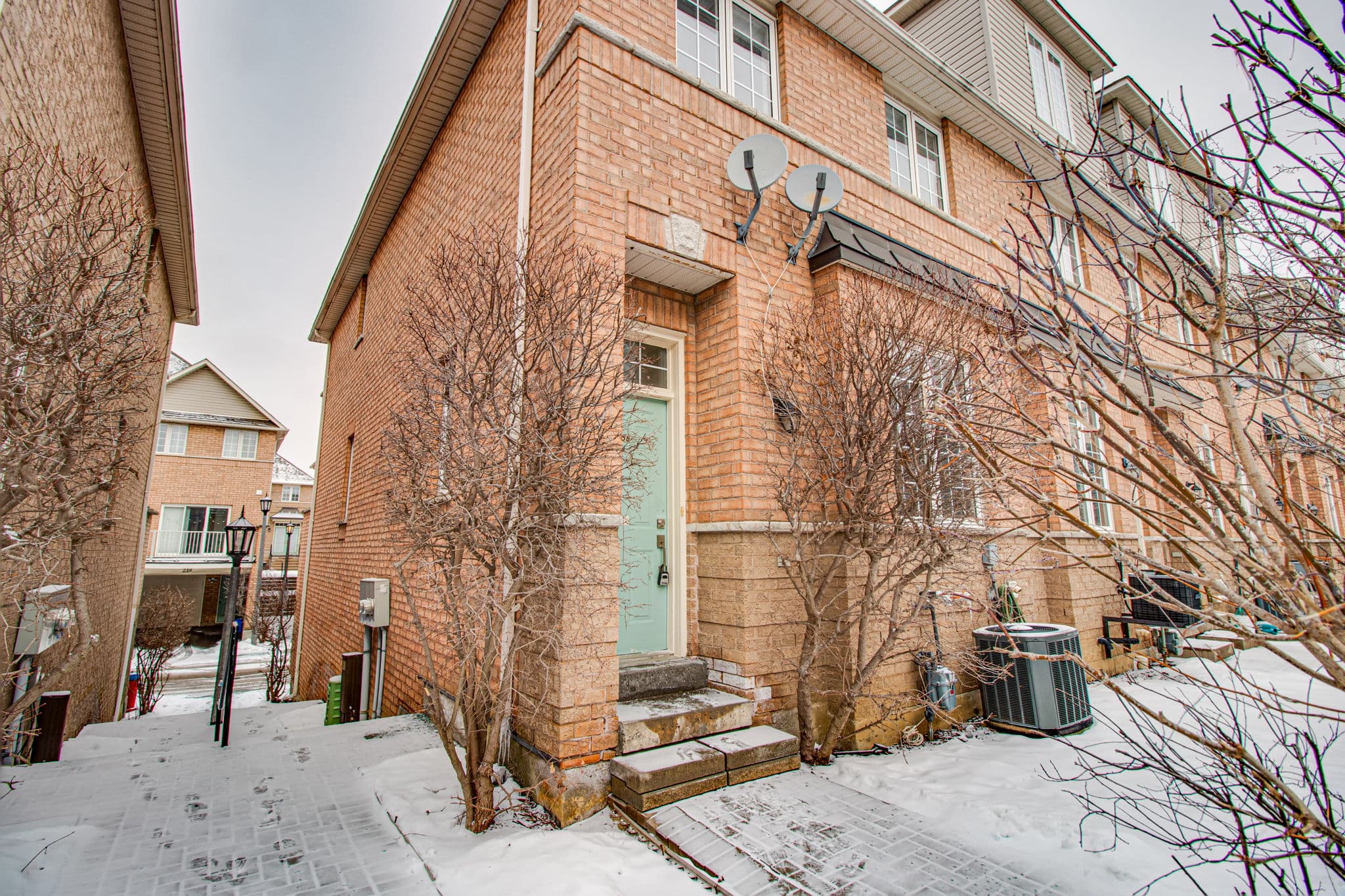 23 Observatory Ln Unit 256 Richmond Hill, ON L4C 0M7