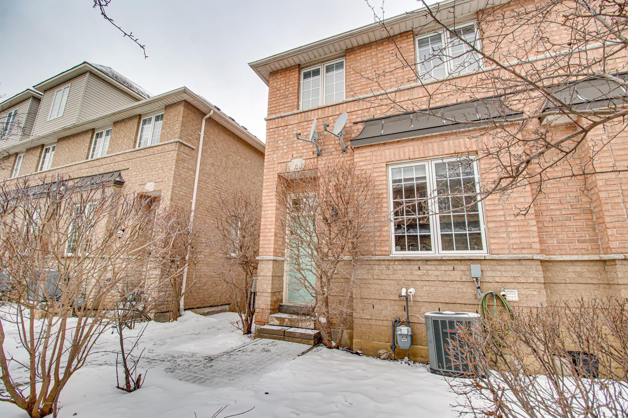 23 Observatory Ln Unit 256 Richmond Hill, ON L4C 0M7
