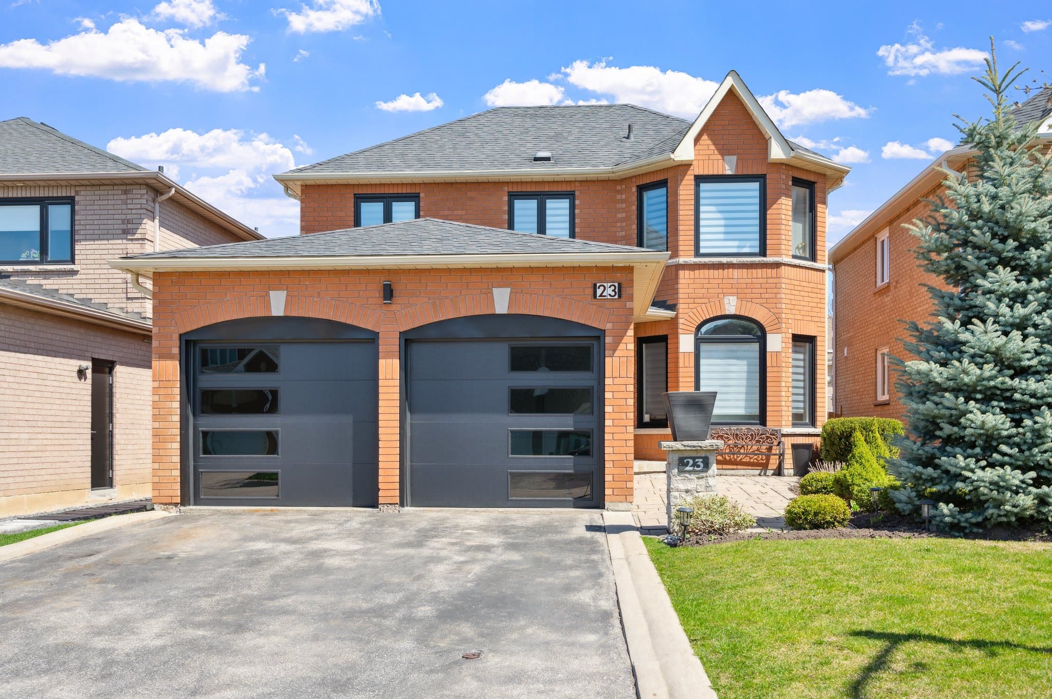 23 Oriah Ct Vaughan, ON L4J 8B3