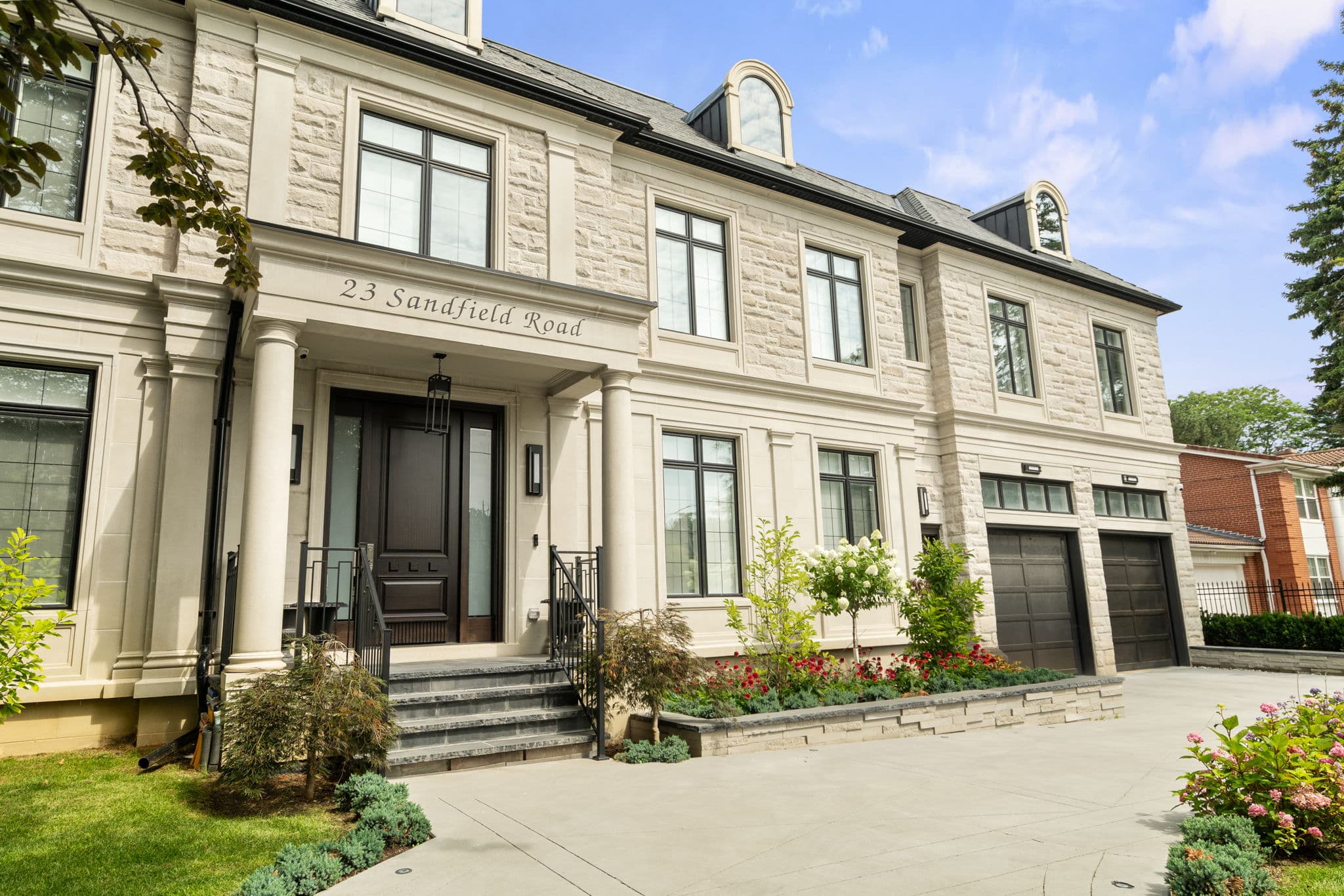 23 Sandfield Rd Toronto, ON M3B 2B6