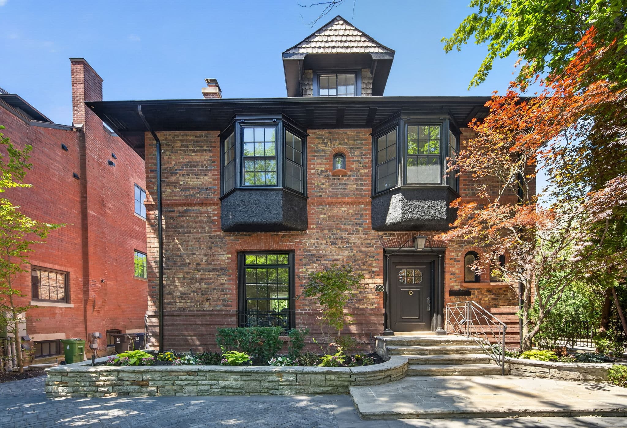 23 South Dr Toronto, ON M4W 1R2
