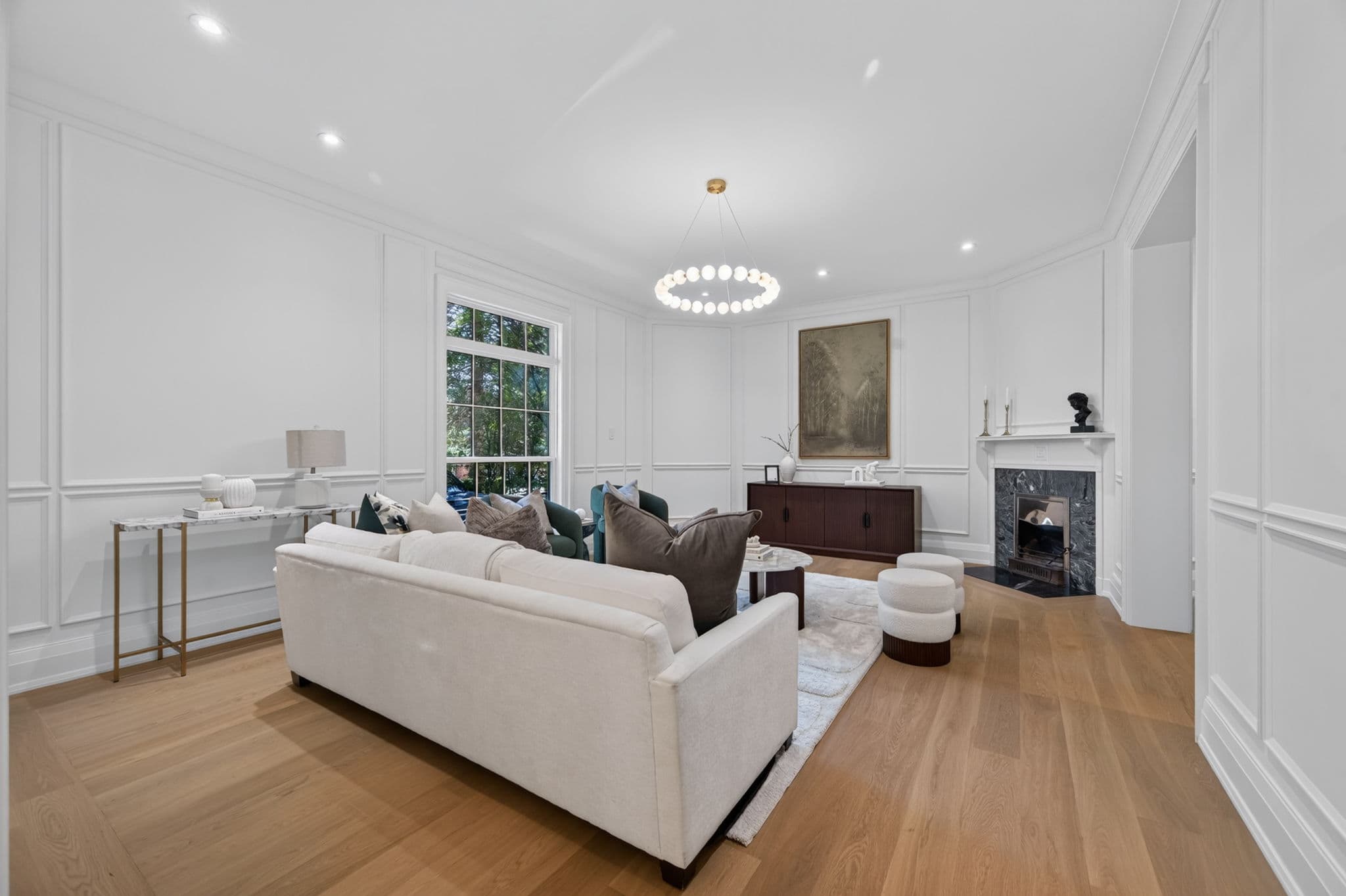23 South Dr Toronto, ON M4W 1R2