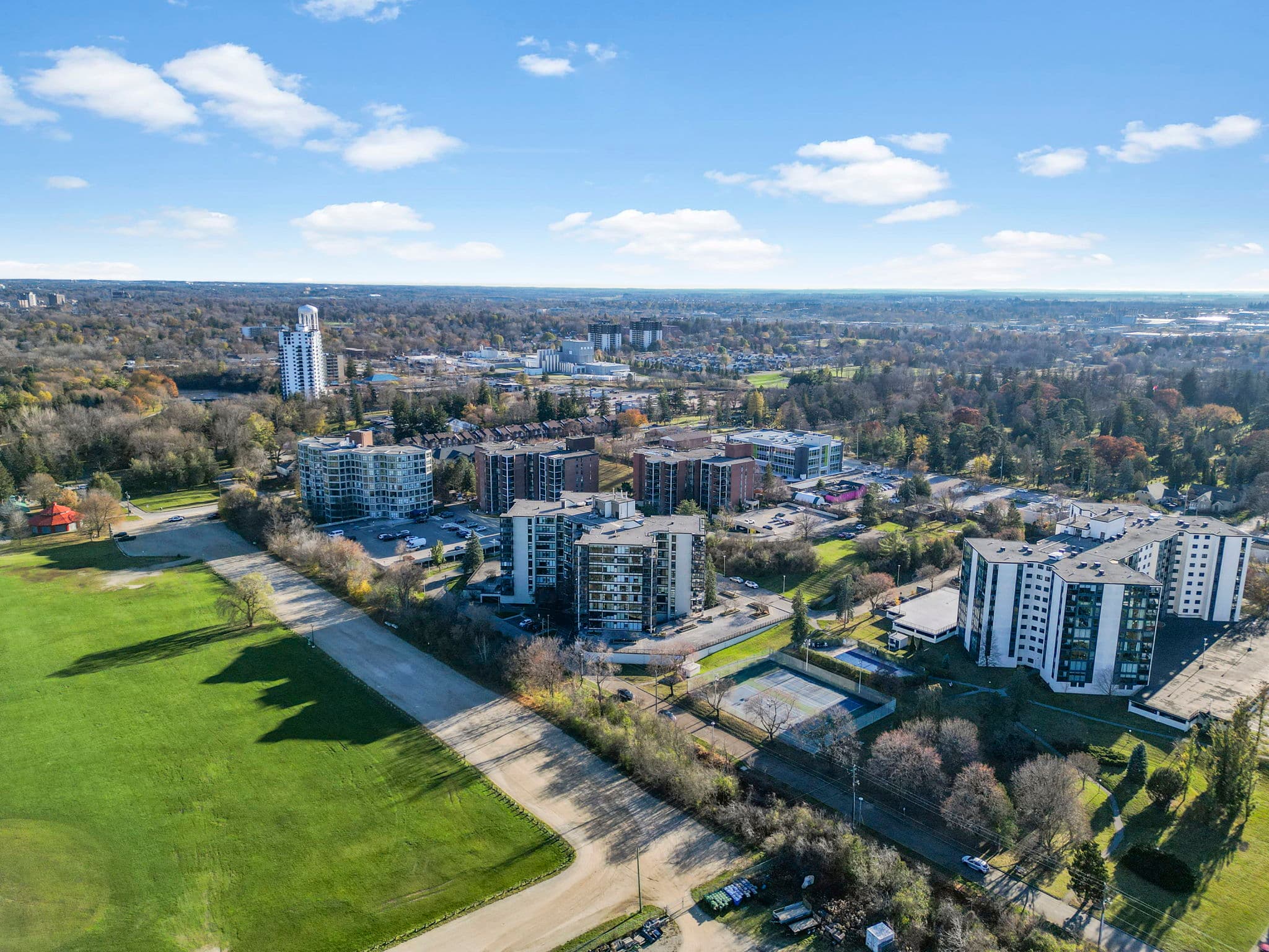 23 Woodlawn Rd E Guelph, ON N1H 7G6