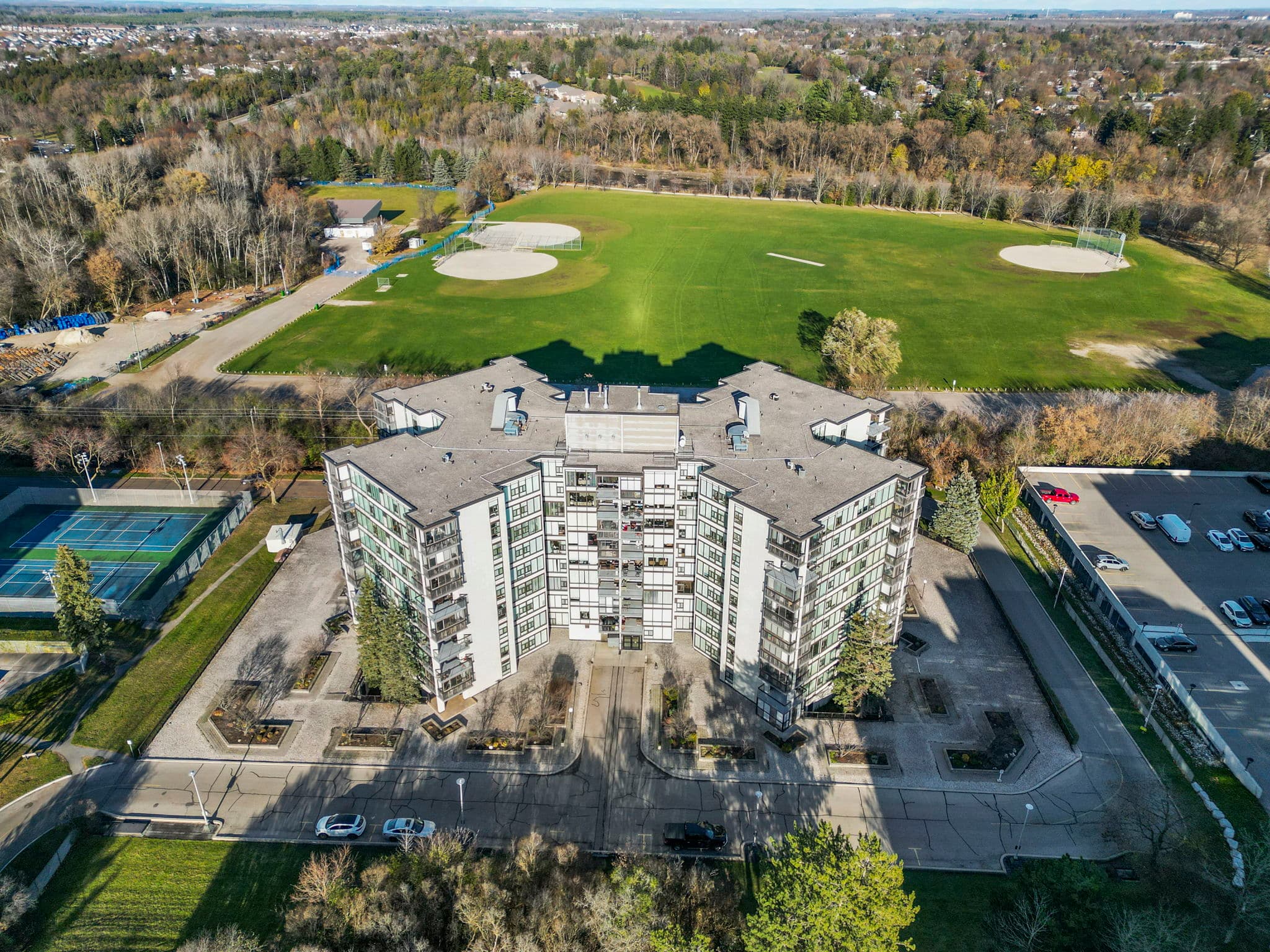 23 Woodlawn Rd E Guelph, ON N1H 7G6