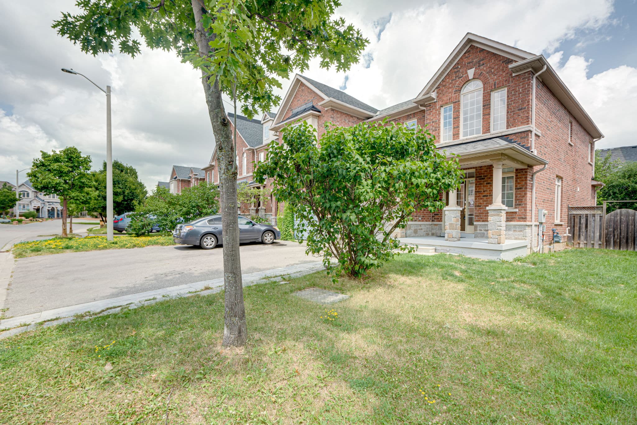 23 Zola Gate Vaughan, ON L4J 9A7
