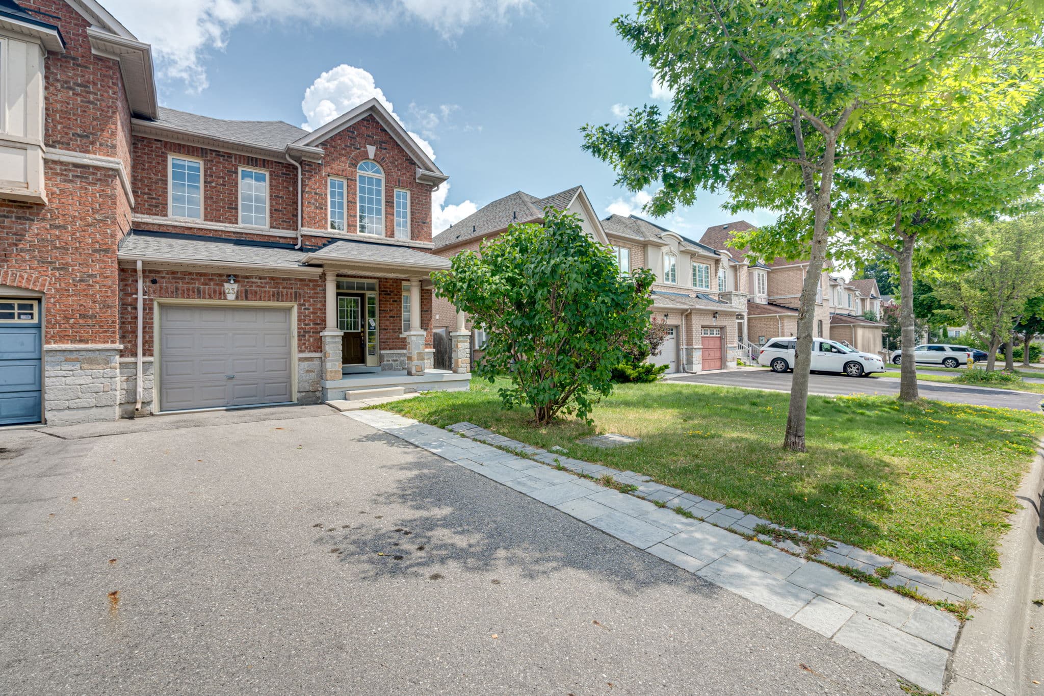 23 Zola Gate Vaughan, ON L4J 9A7