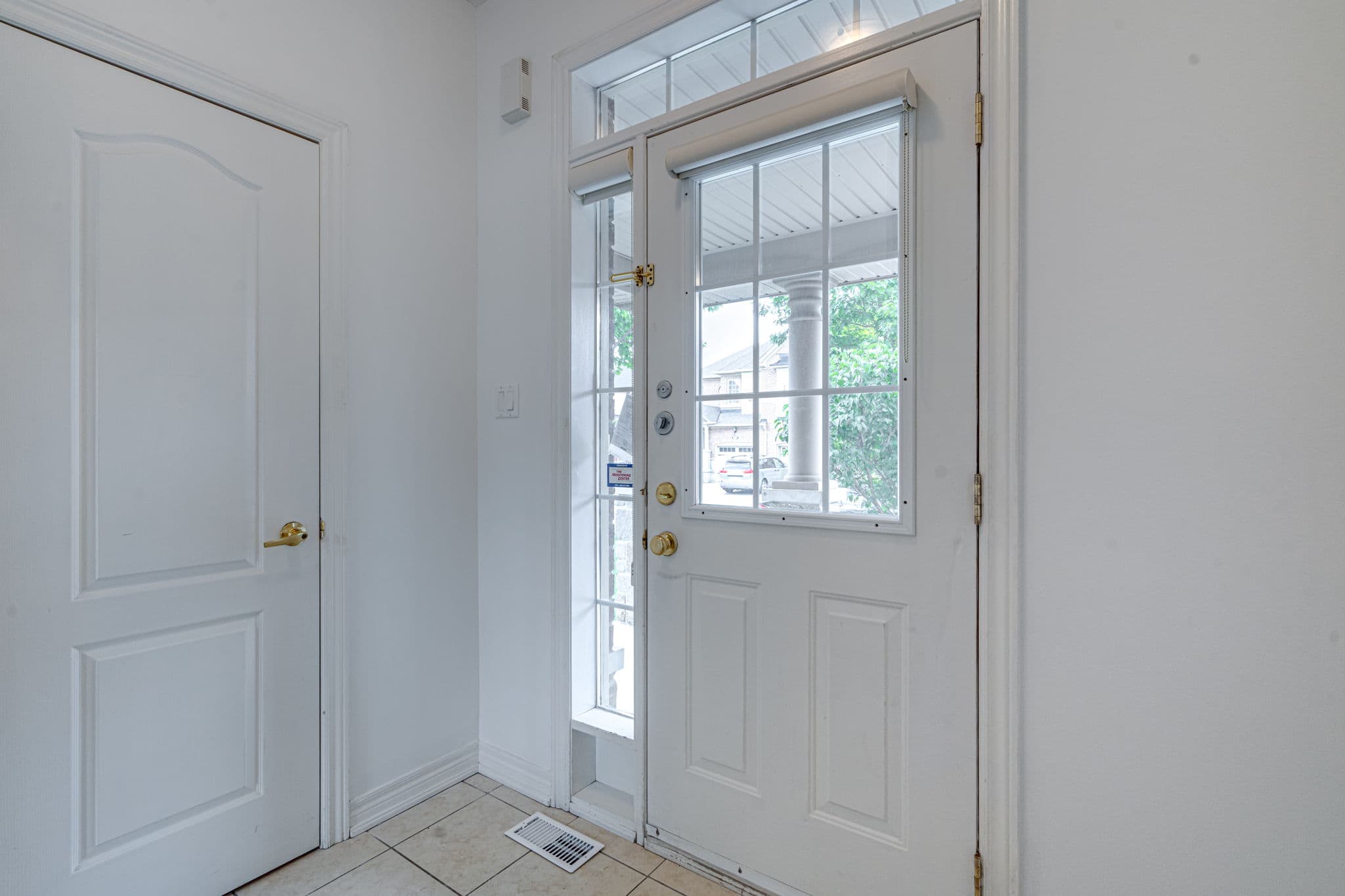23 Zola Gate Vaughan, ON L4J 9A7