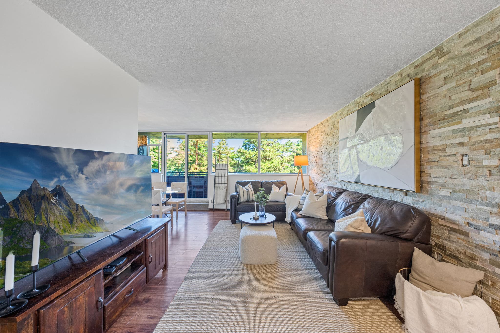 2301 Derry Rd W Unit 302 Mississauga, ON L5N 2R4