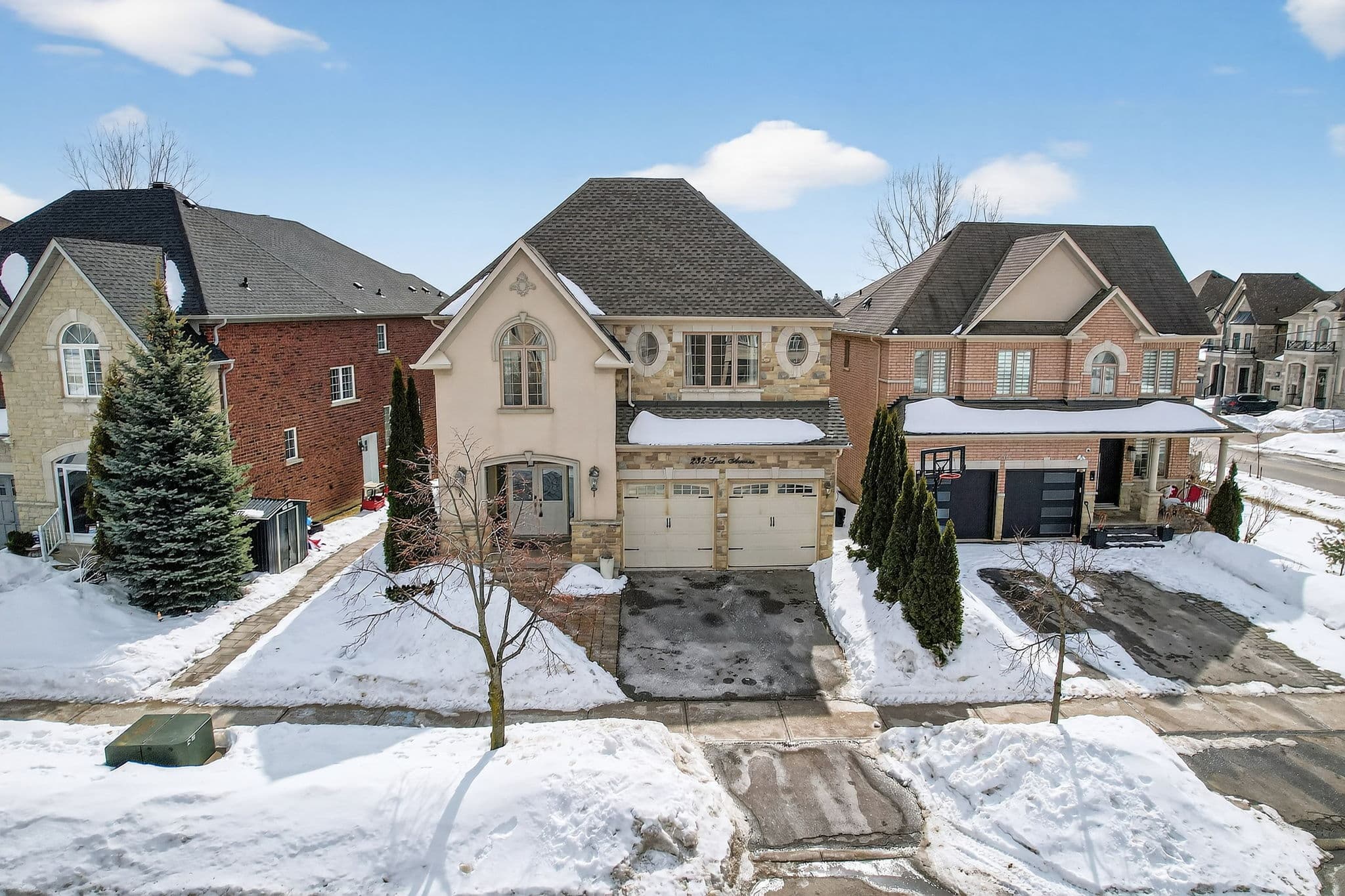 232 Luca Ave Vaughan, ON L6A 0X3
