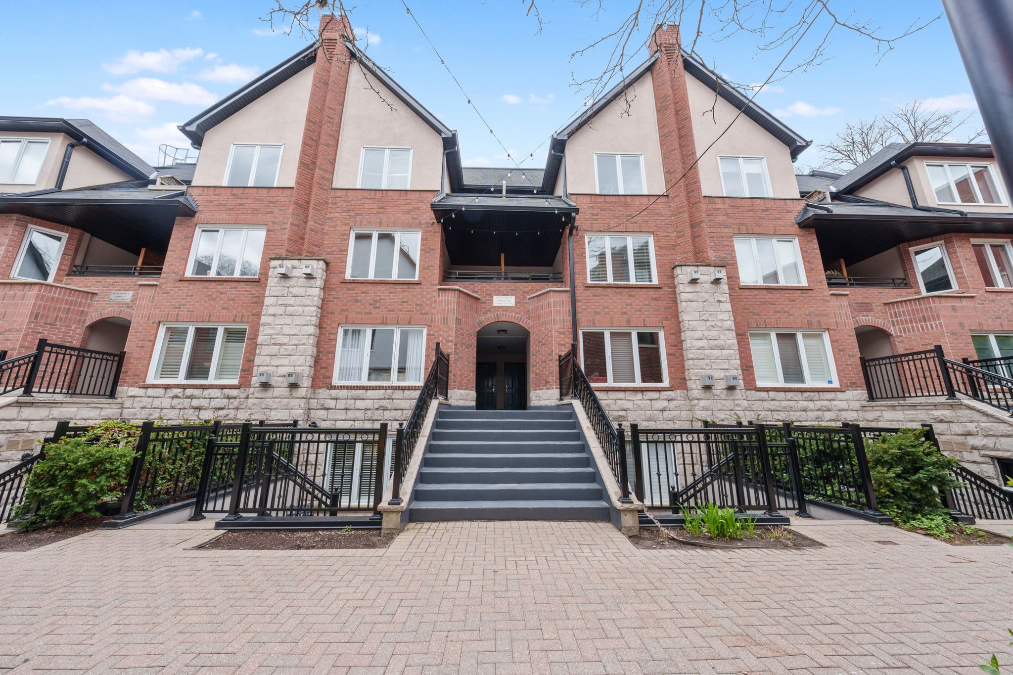 232 St George St Toronto, ON M5R 2N5
