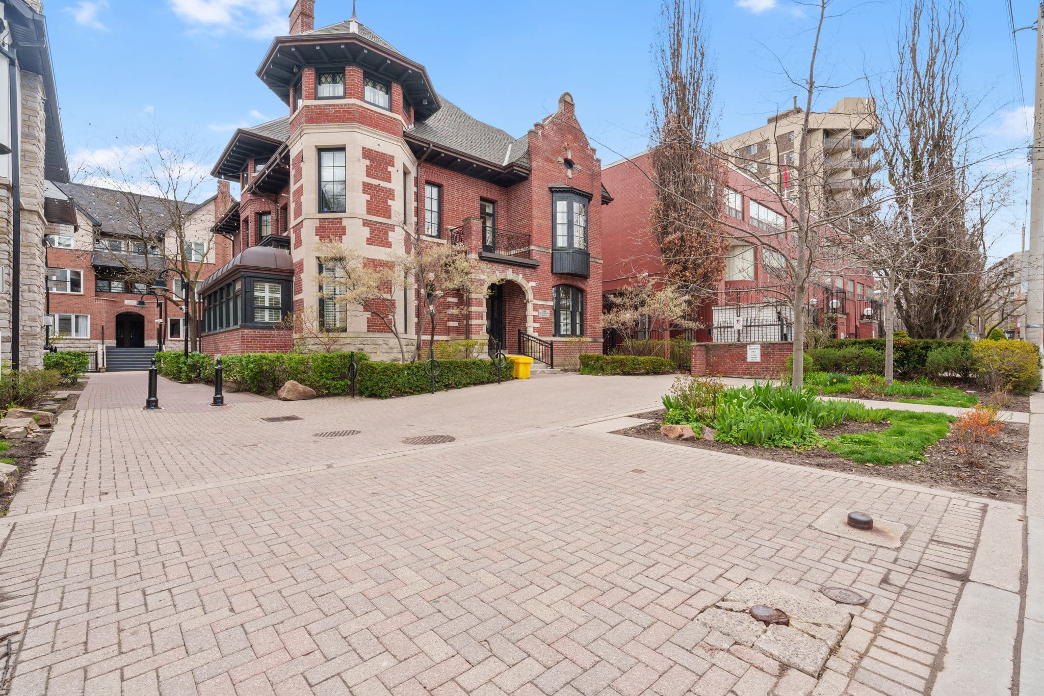 232 St George St Toronto, ON M5R 2N5