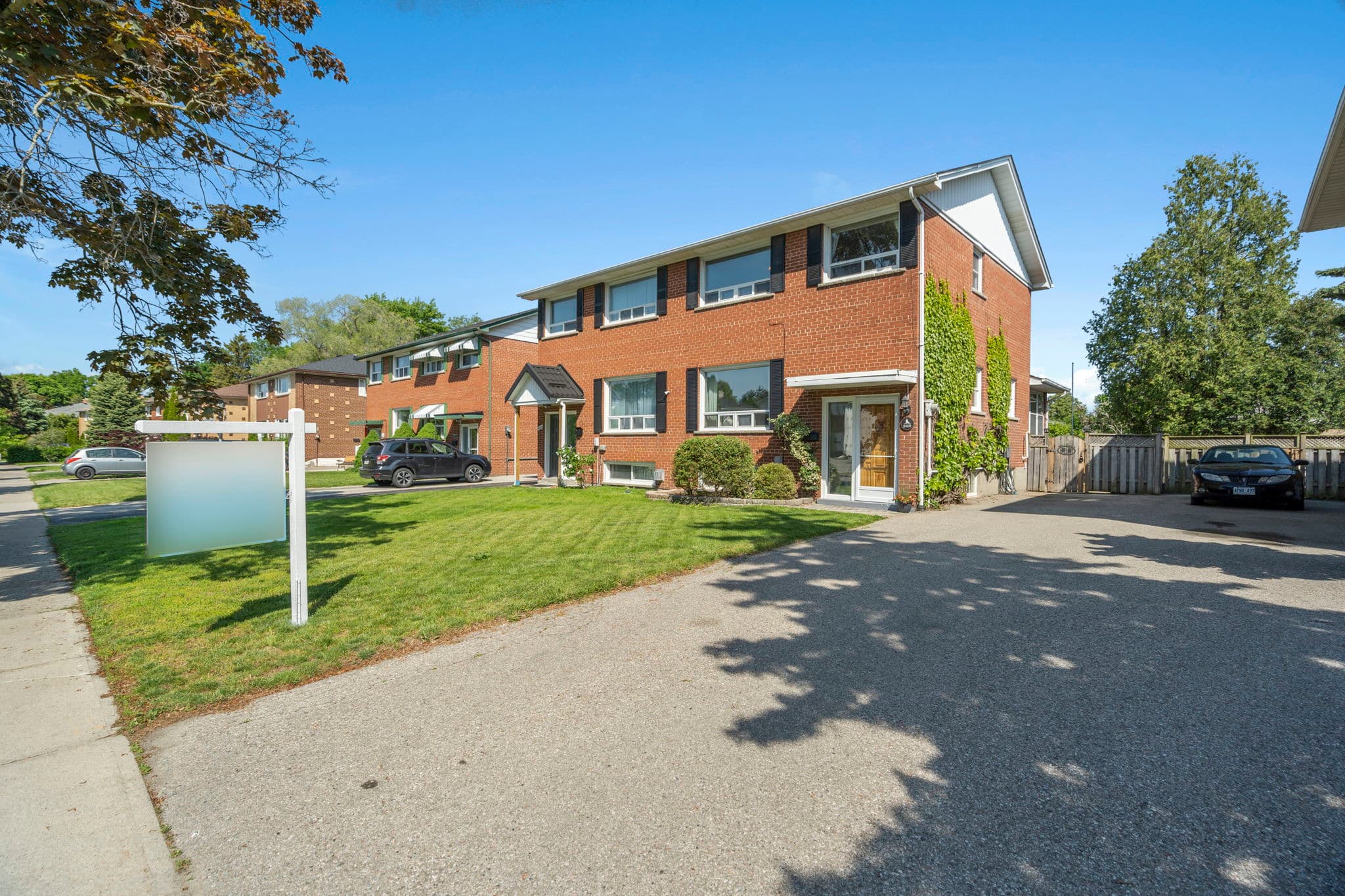2350 Brookhurst Rd Mississauga, ON L5J 1R2