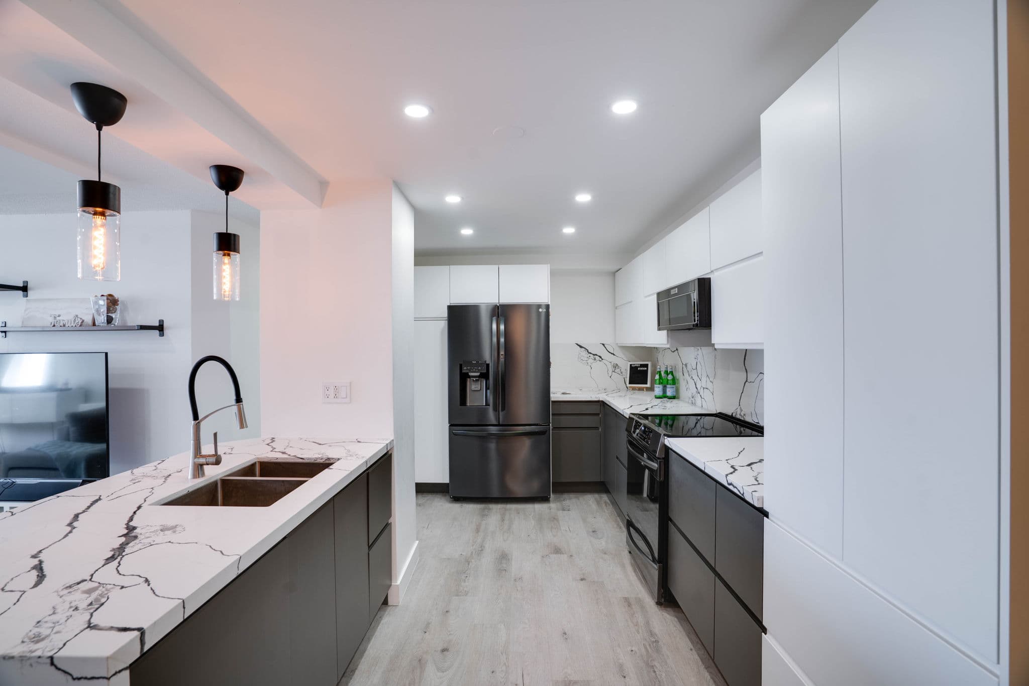 236 Albion Rd Unit 1811 Toronto, ON M9W 6A6