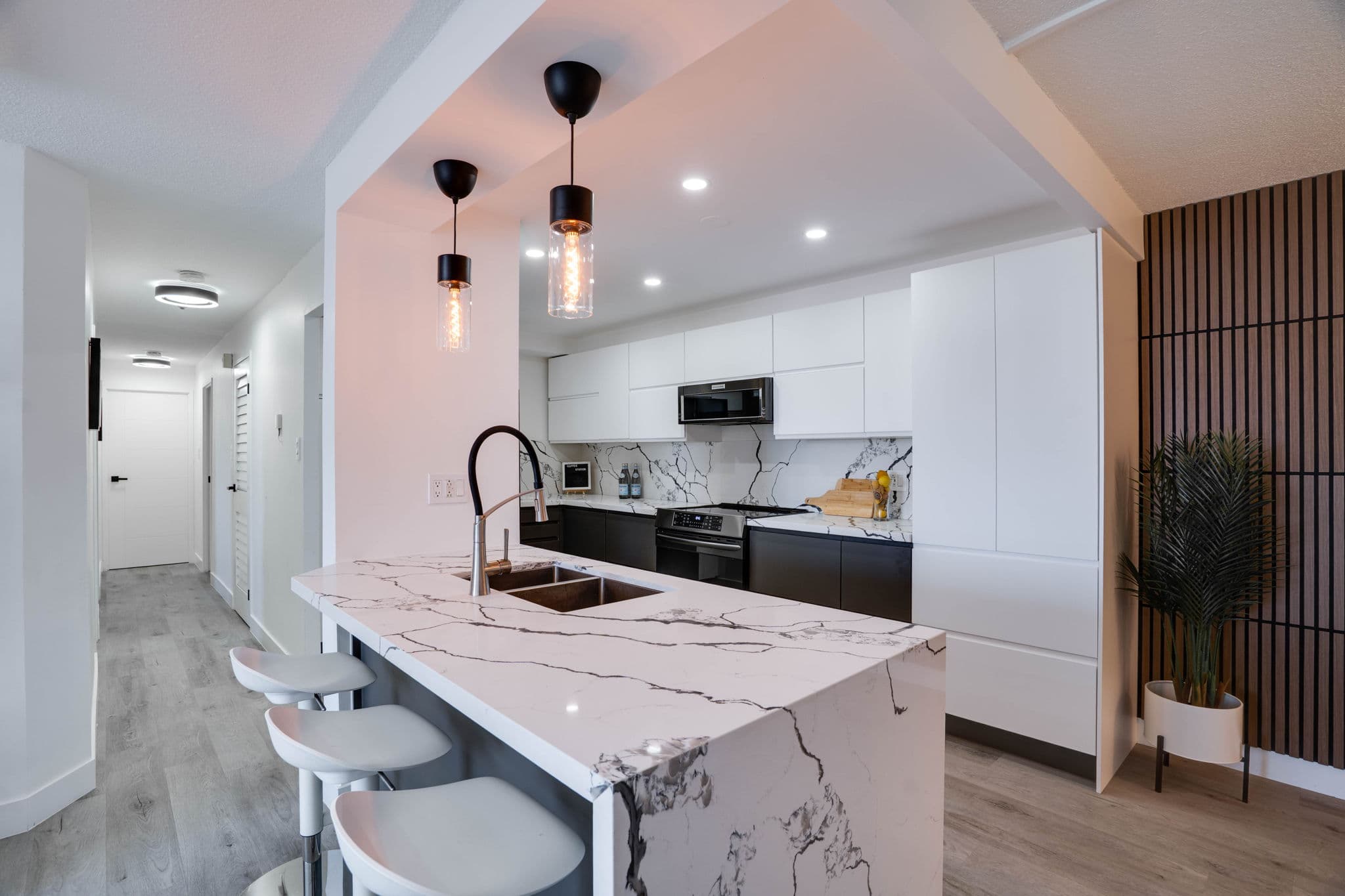 236 Albion Rd Unit 1811 Toronto, ON M9W 6A6