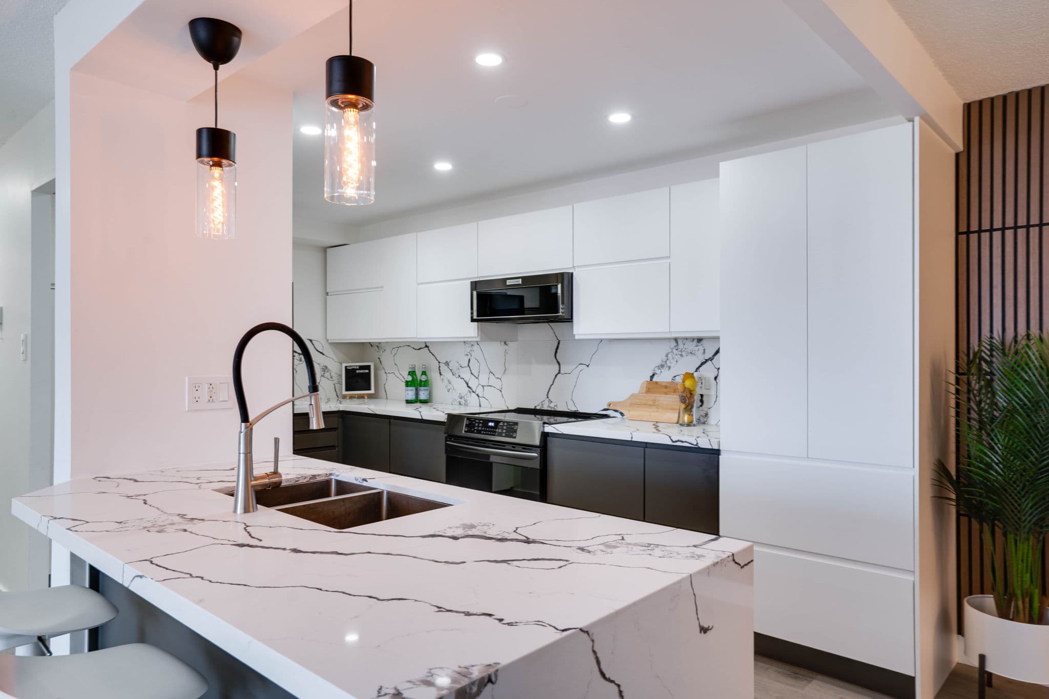 236 Albion Rd Unit 1811 Toronto, ON M9W 6A6