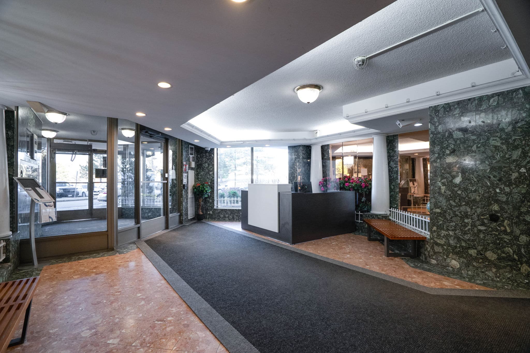 236 Albion Rd Unit 1811 Toronto, ON M9W 6A6