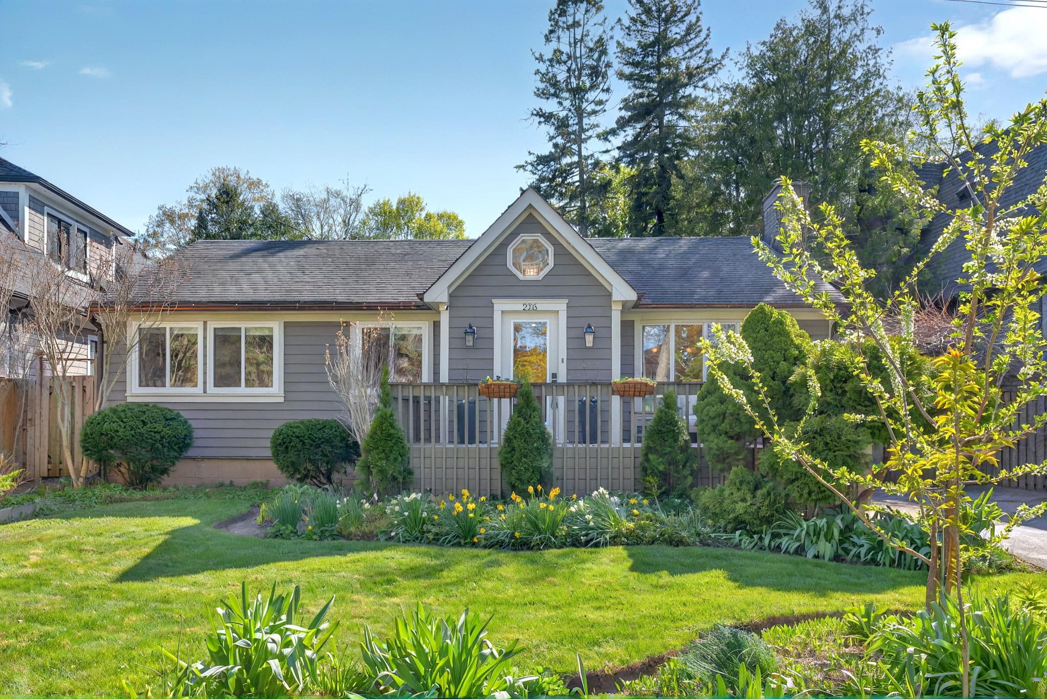 236 Burton Rd Oakville, ON L6K 2K5