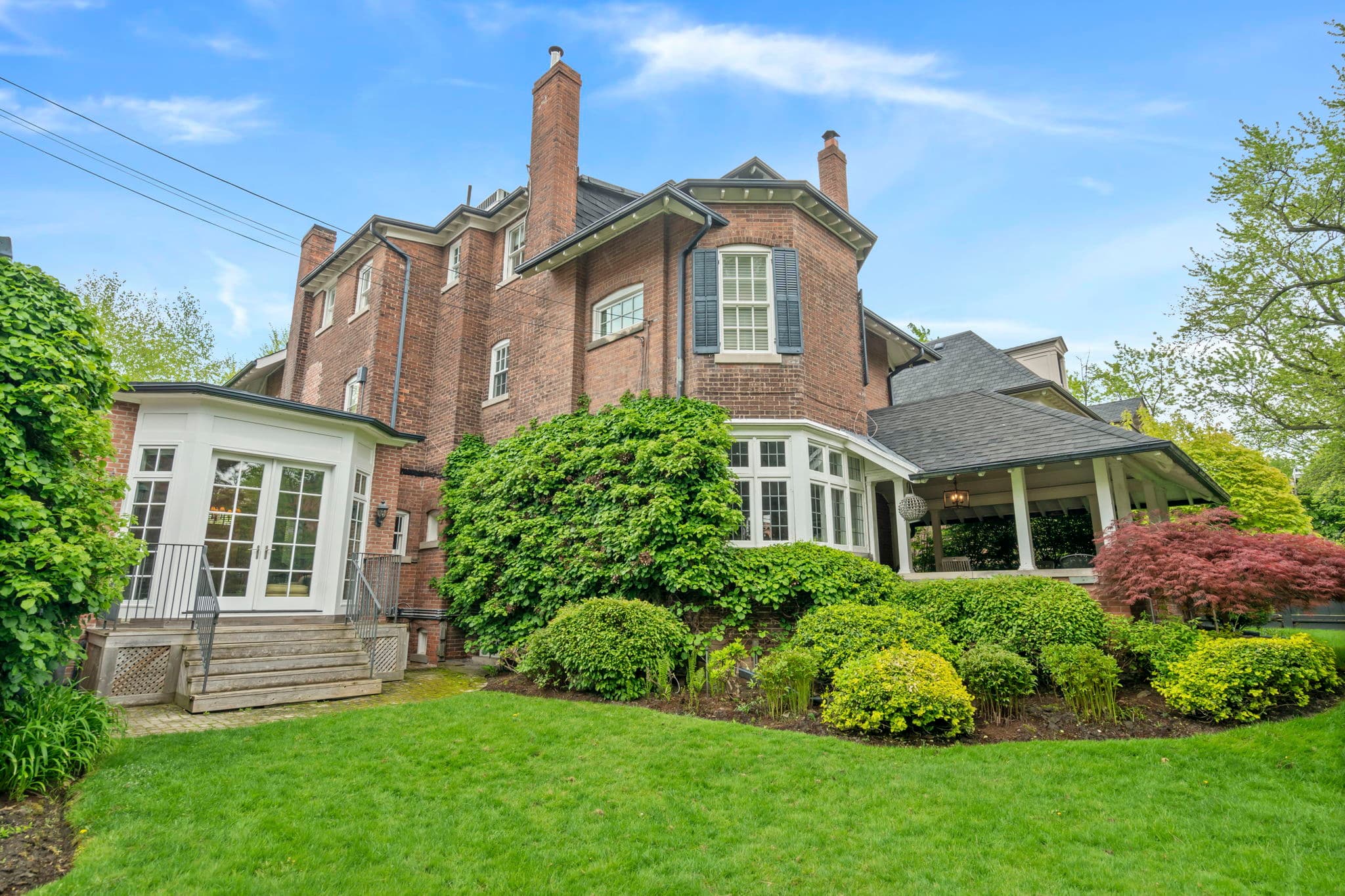 236 Poplar Plains Rd Toronto, ON M4V 1J9