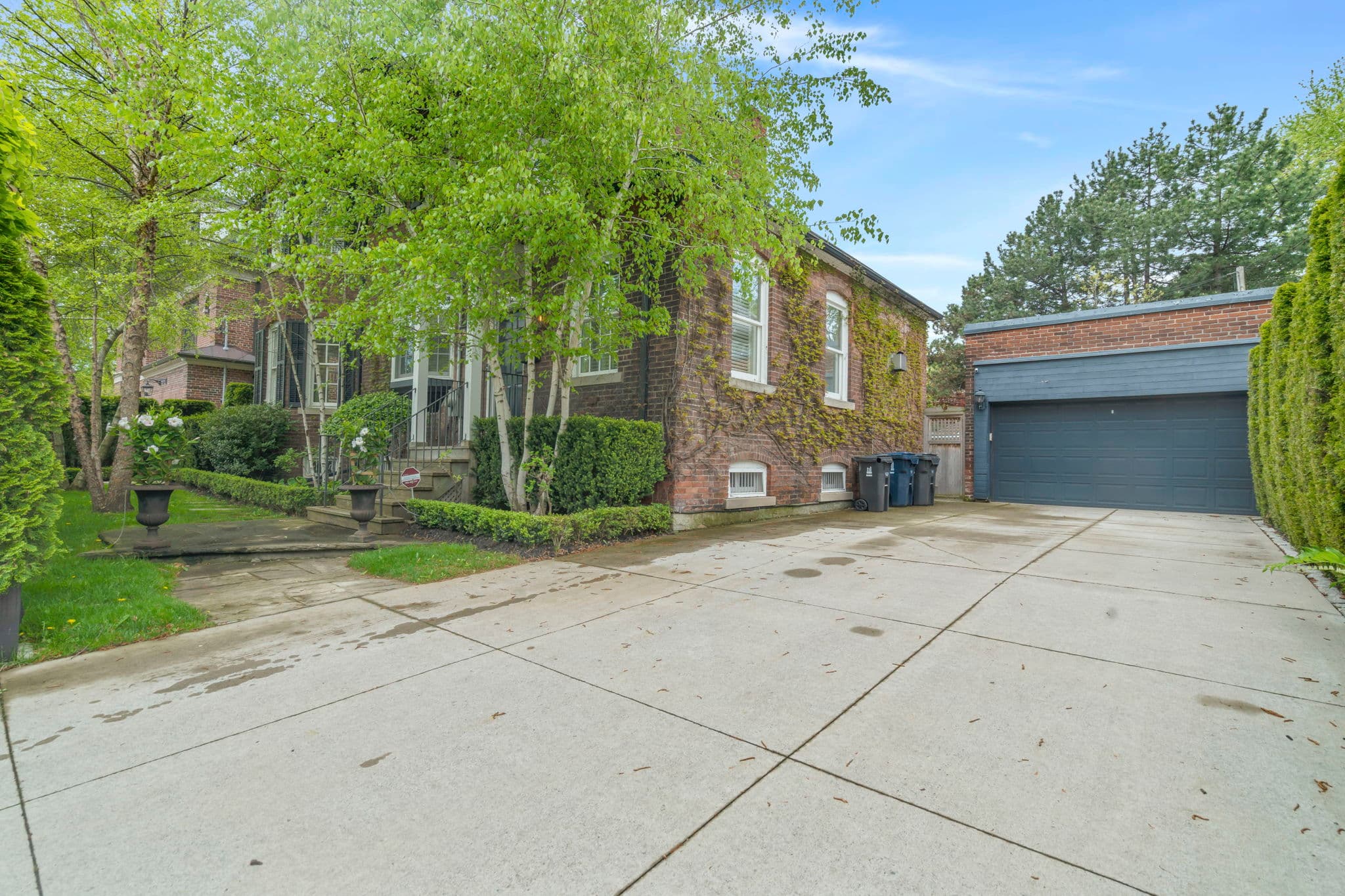 236 Poplar Plains Rd Toronto, ON M4V 1J9