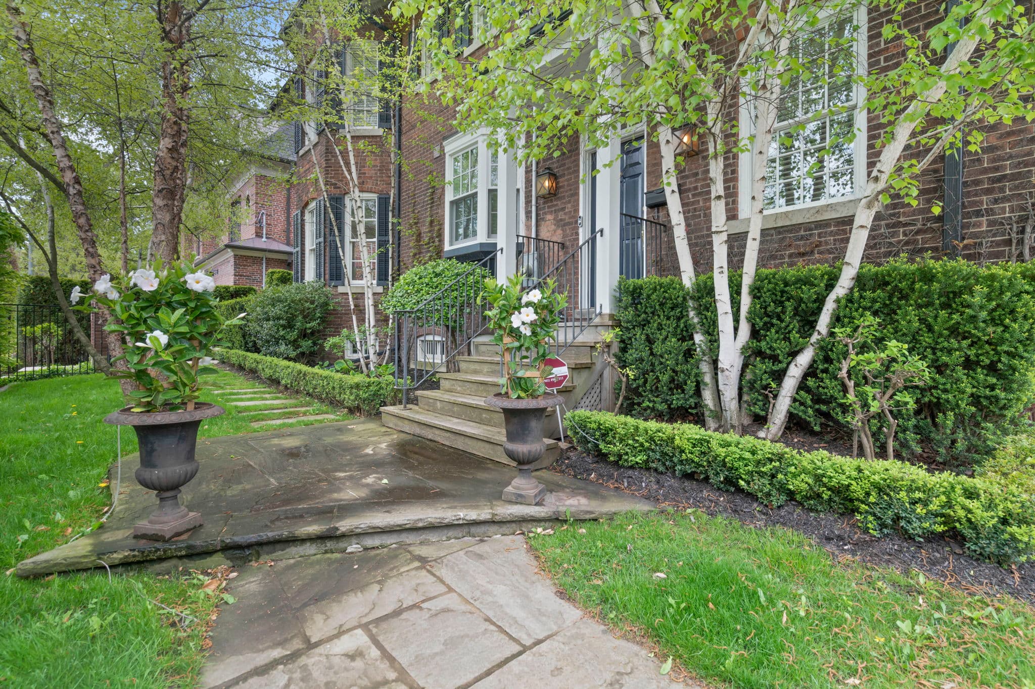 236 Poplar Plains Rd Toronto, ON M4V 1J9