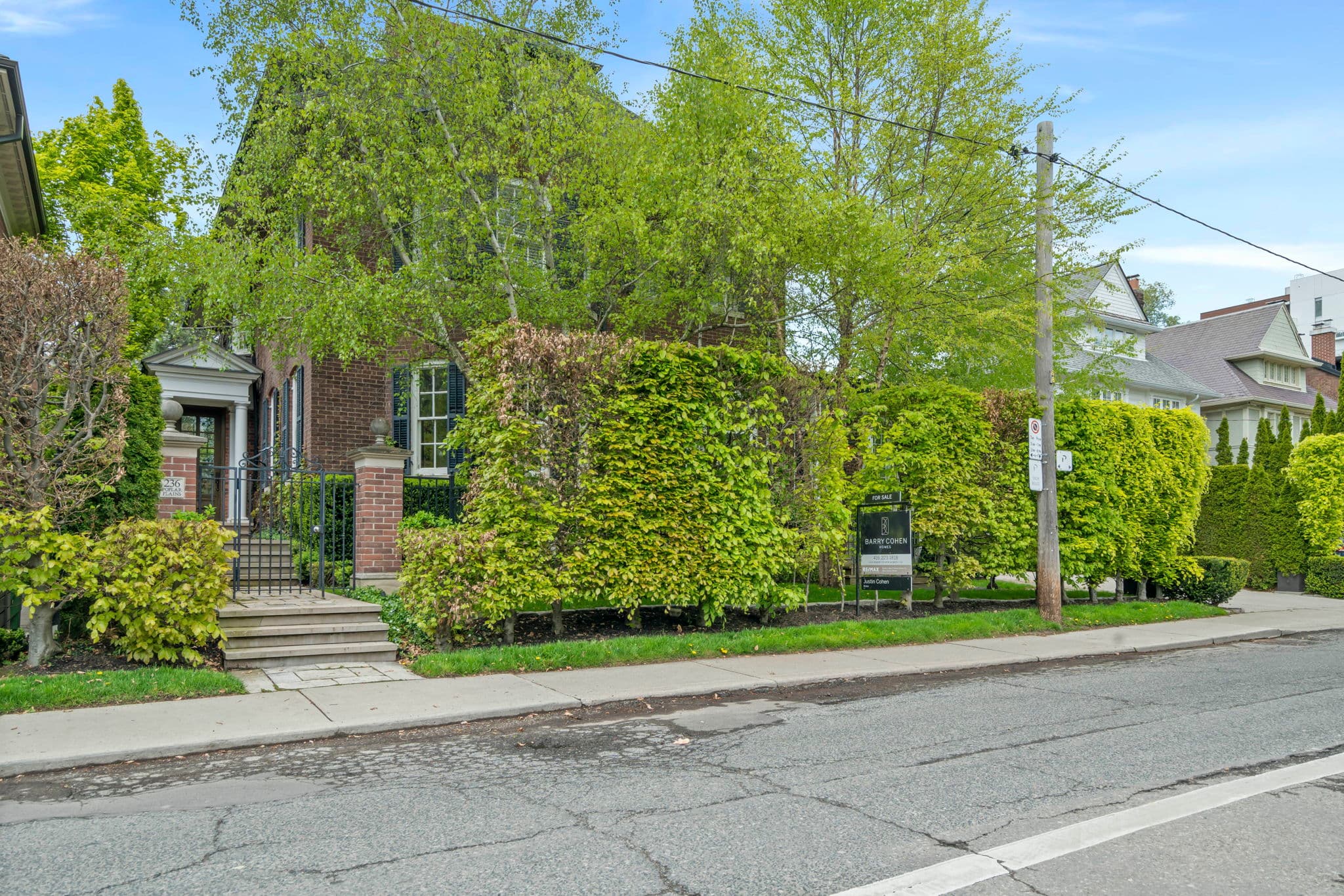 236 Poplar Plains Rd Toronto, ON M4V 1J9