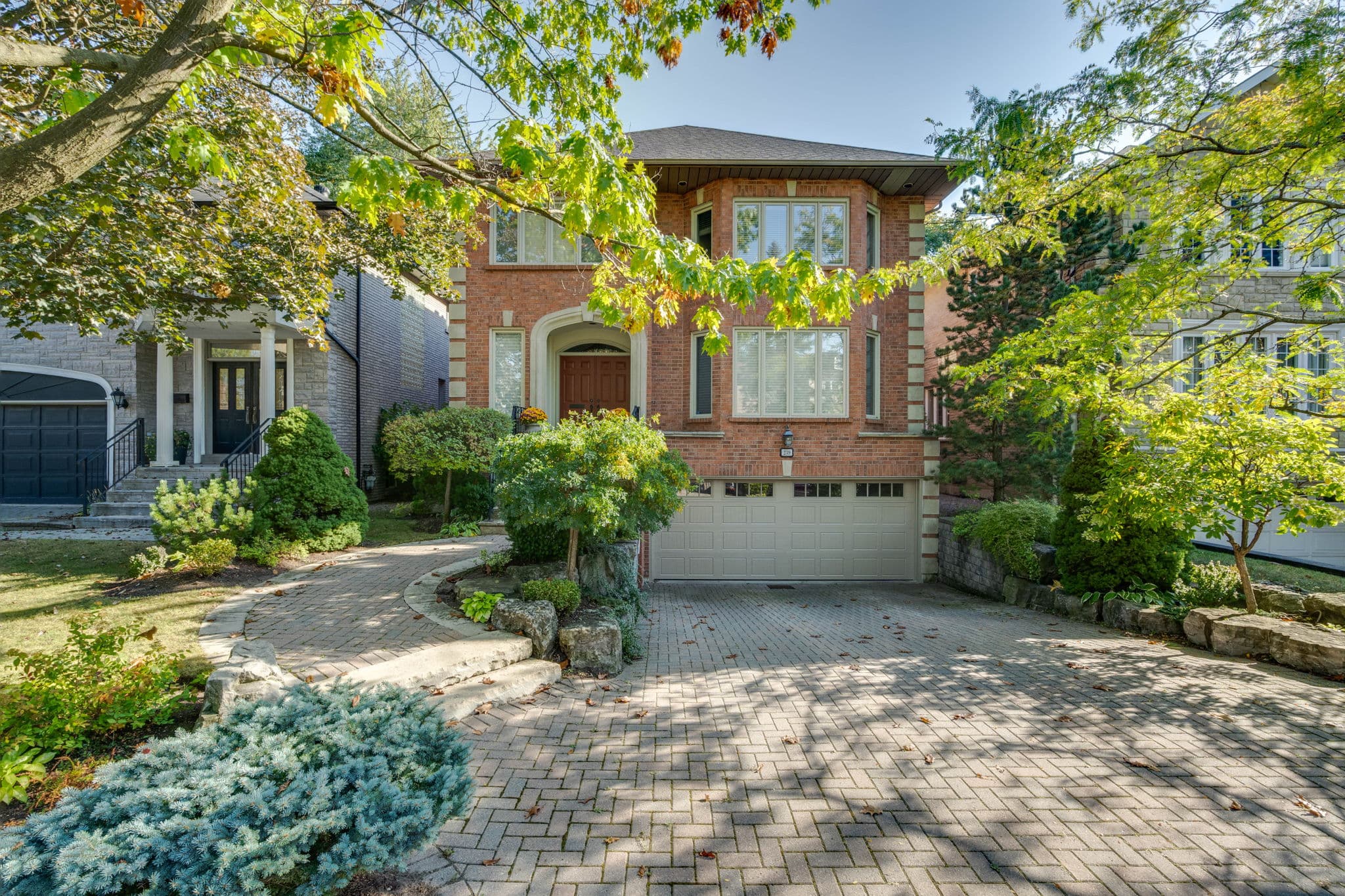 239 Elmwood Ave North York, ON L4C 1L3