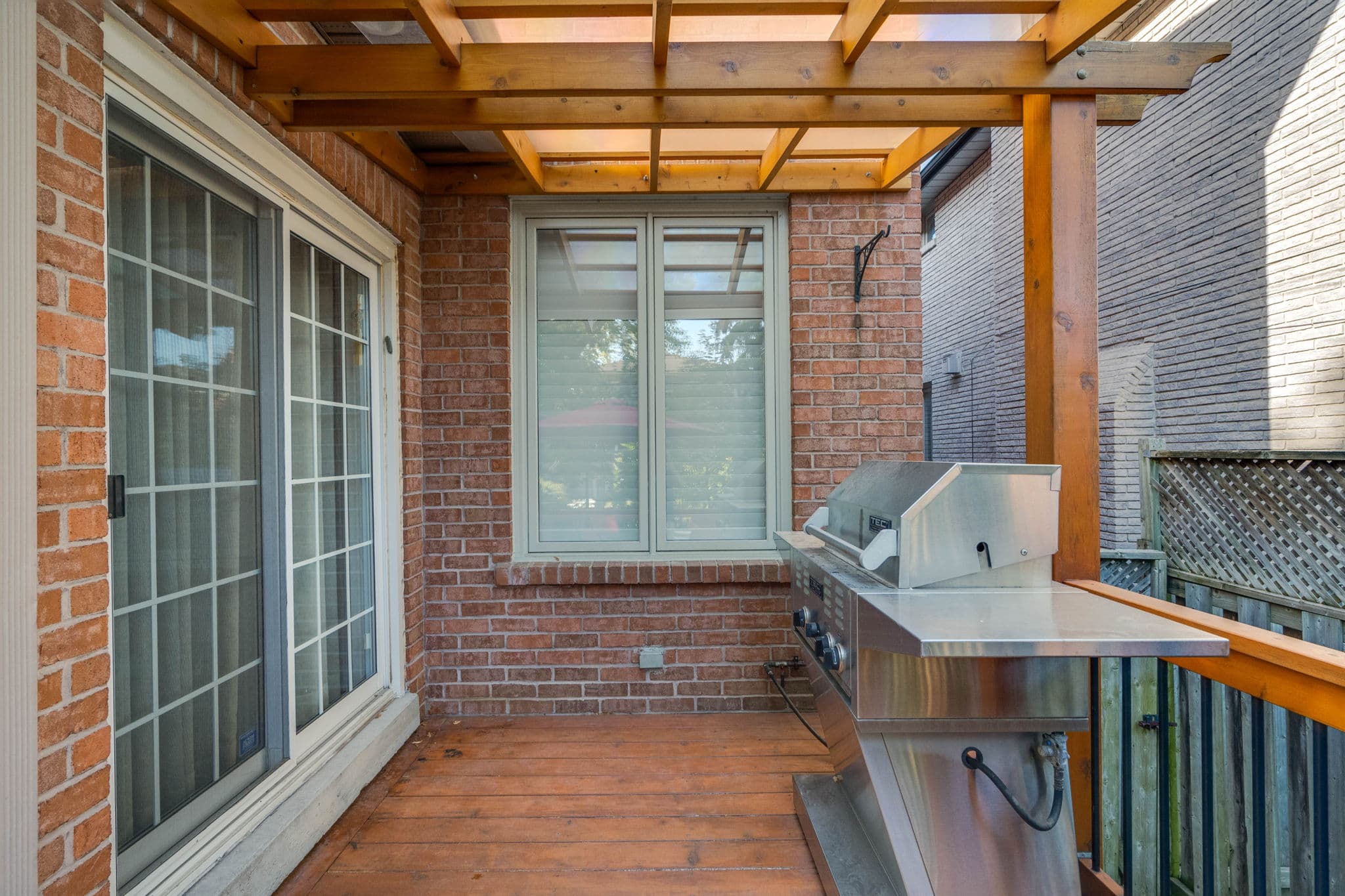 239 Elmwood Ave North York, ON L4C 1L3