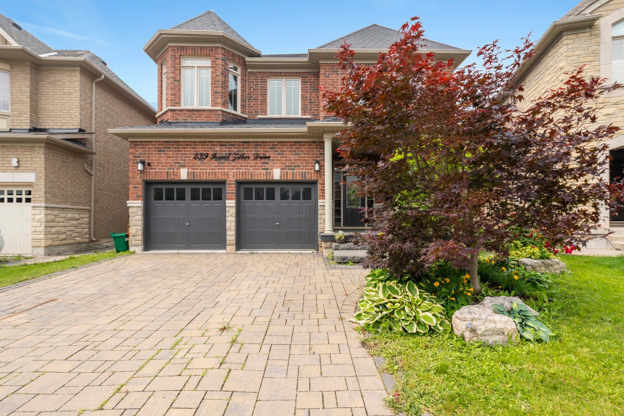 239 Israel Zilber Dr Vaughan, ON L6A 0L3