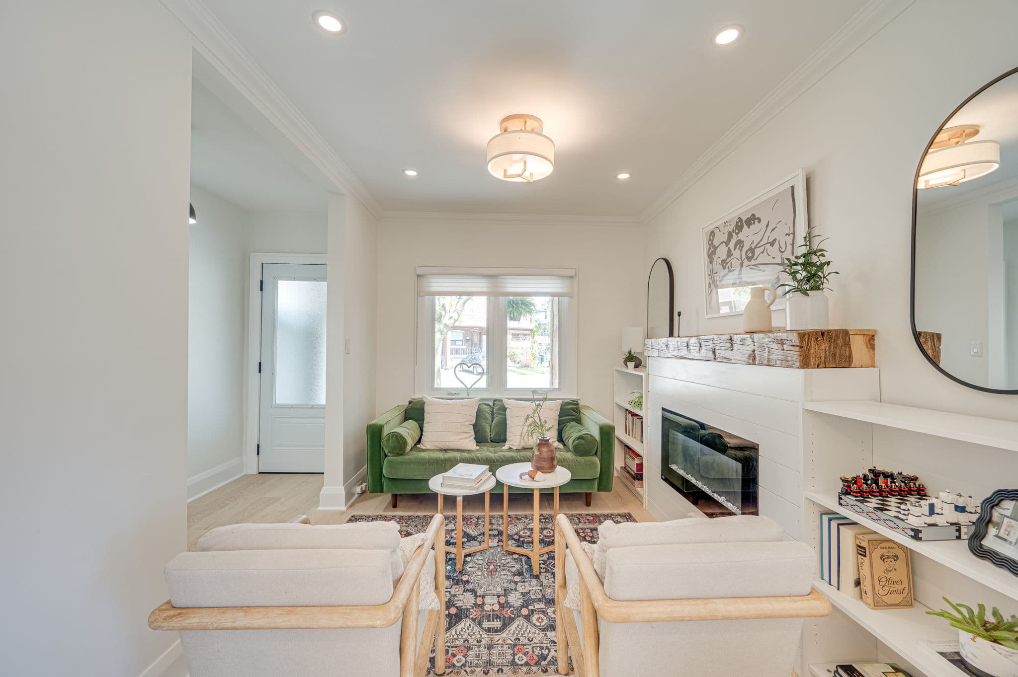 24 Falwyn Ave Toronto, ON M6C 1K6