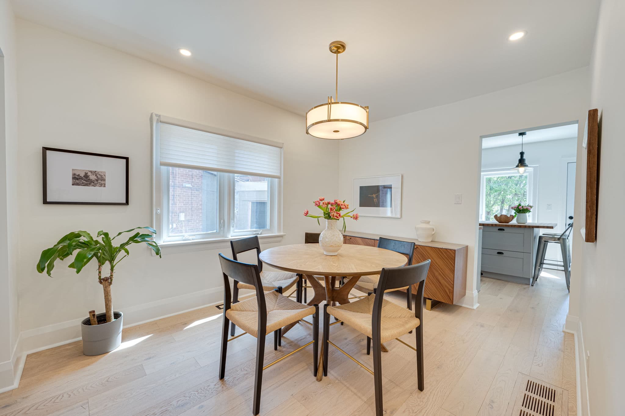 24 Falwyn Ave Toronto, ON M6C 1K6