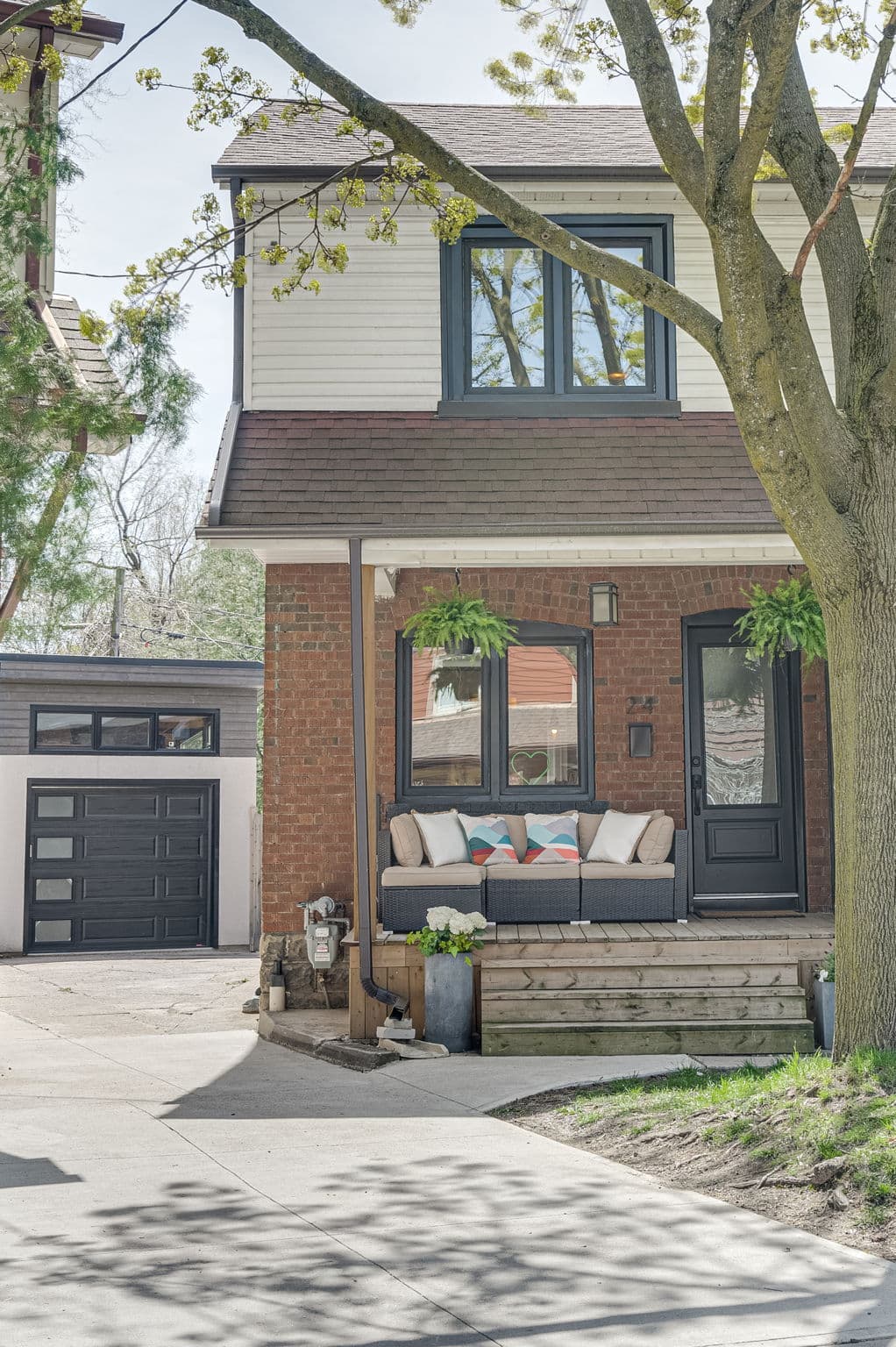 24 Falwyn Ave Toronto, ON M6C 1K6